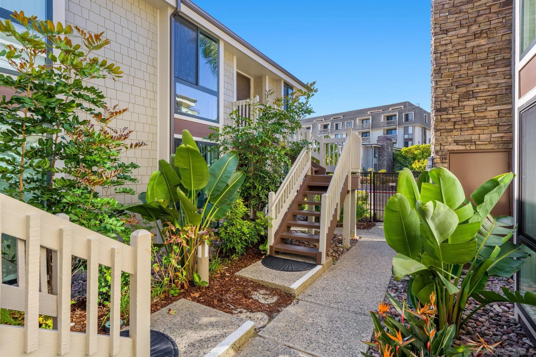 https://cdn.realtyfeed.com/cdn/127/260008320/f2f889db1327797c2322a3b7acefdc5d.webp