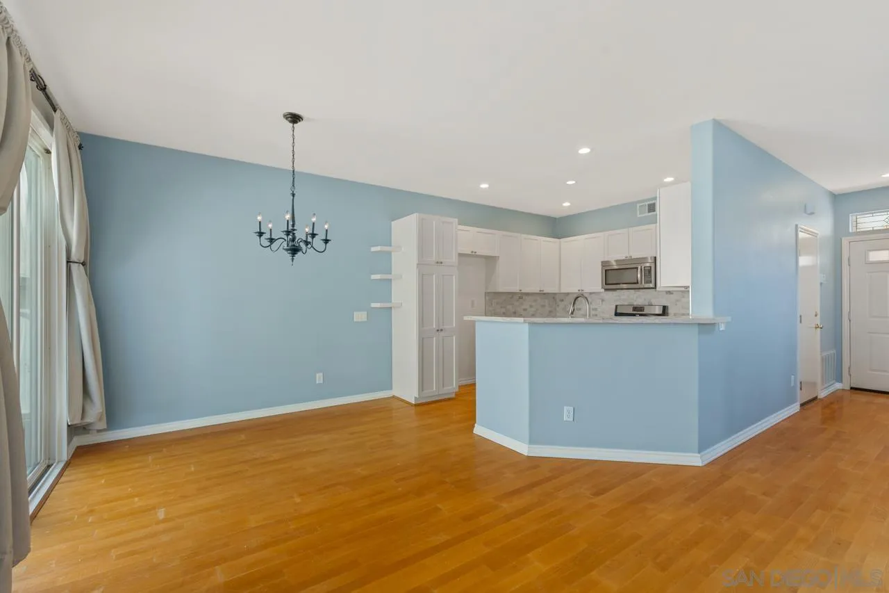 Photo #17: 260008328 Listing: Photo #17