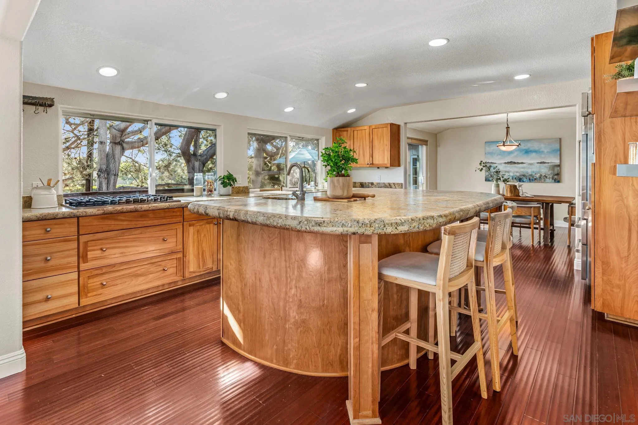 https://cdn.realtyfeed.com/cdn/127/260008329/d9568ca414e6f9a66ae0f5d7f8b10f12.webp