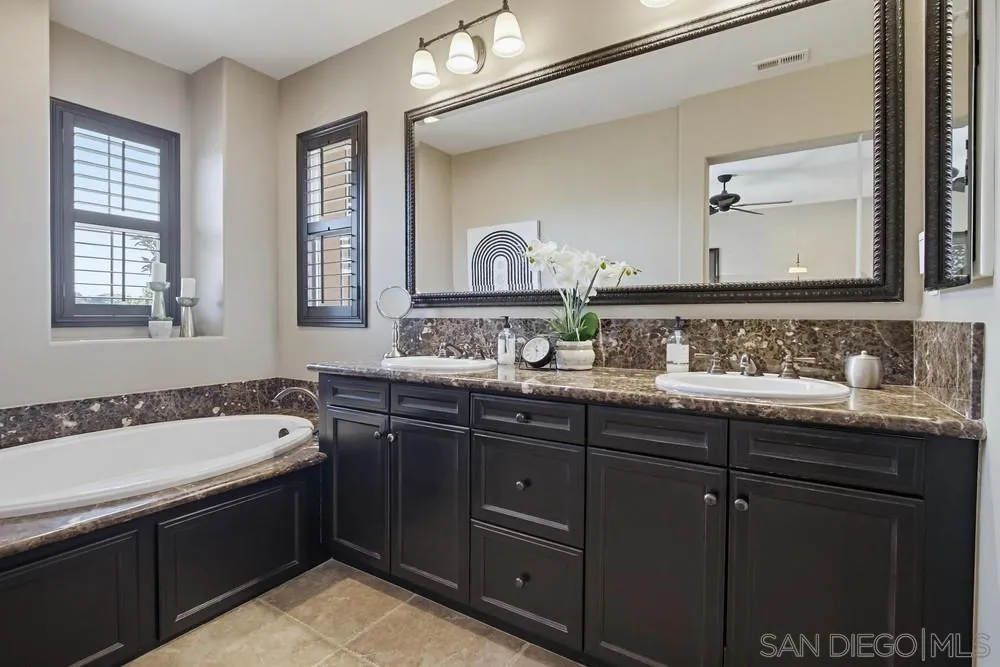 Photo #32: 260008331 Listing: Photo #32