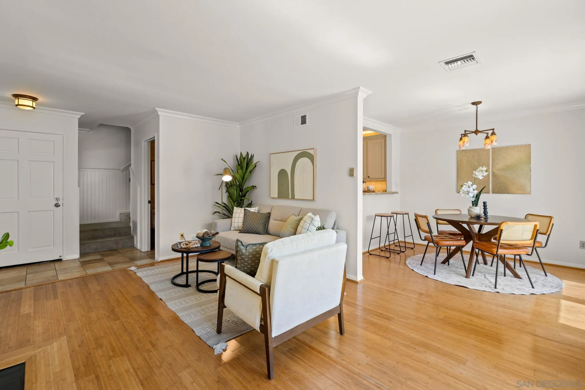https://cdn.realtyfeed.com/cdn/127/260008334/6700313e16183f1c3502ec5450a88e6d.webp