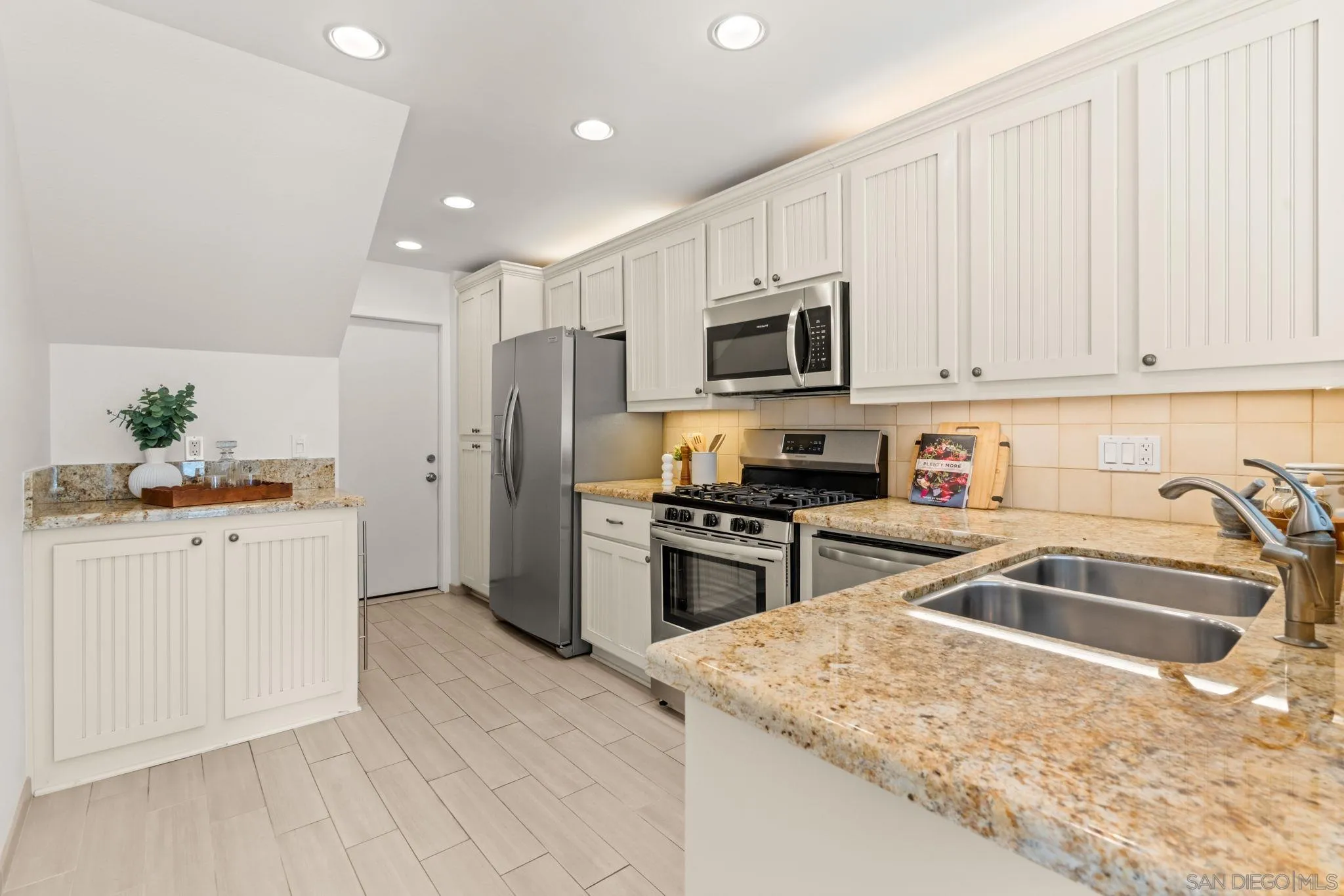 https://cdn.realtyfeed.com/cdn/127/260008334/7648ad39416cd6165a41844110c2deac.webp