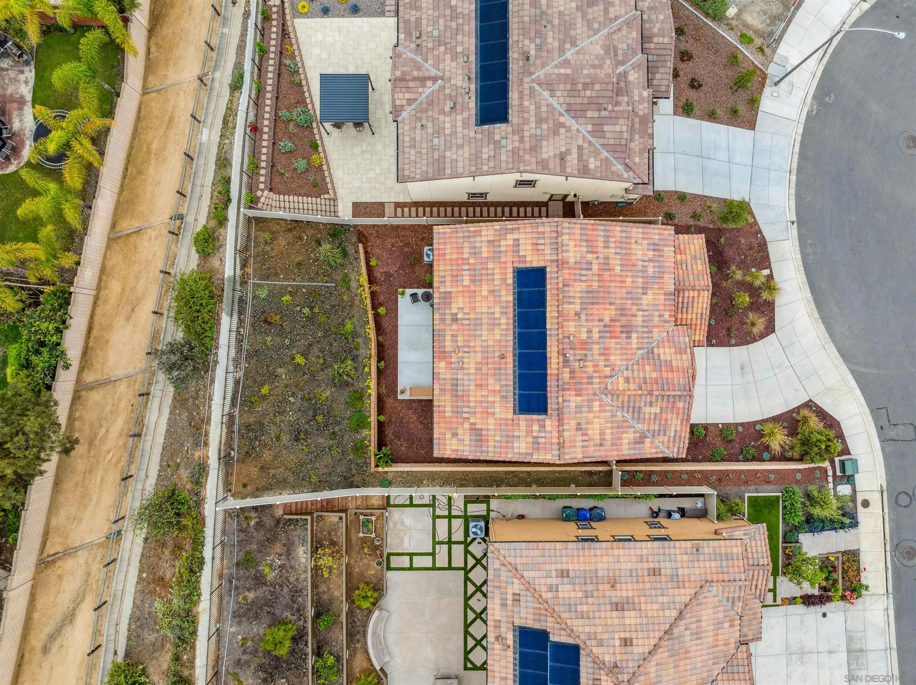 https://cdn.realtyfeed.com/cdn/127/260008335/054ce01e616e2a89541c62d160c12ae8.webp