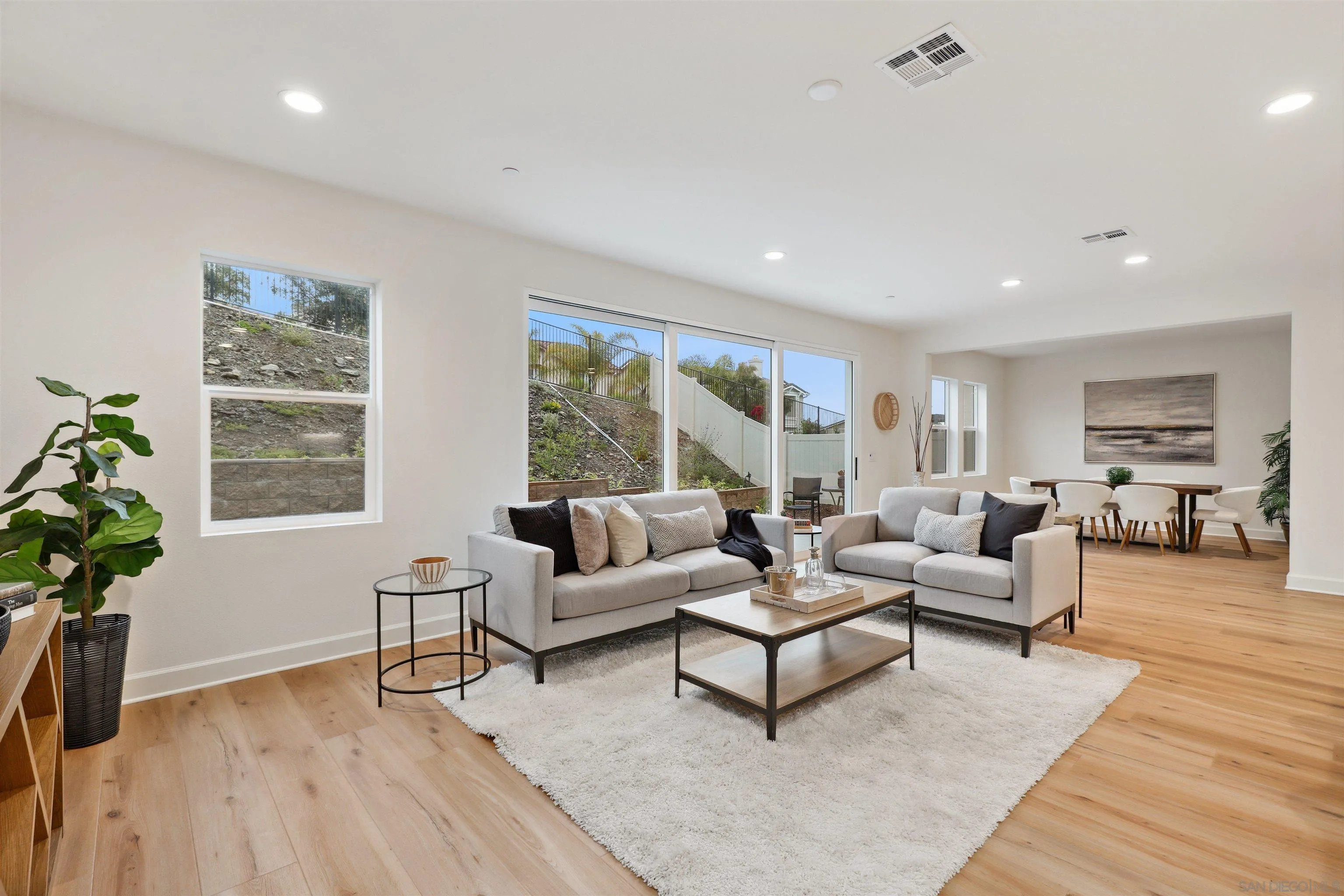 https://cdn.realtyfeed.com/cdn/127/260008335/1fc52ac8a6d0b2d6668974eab6e87419.webp