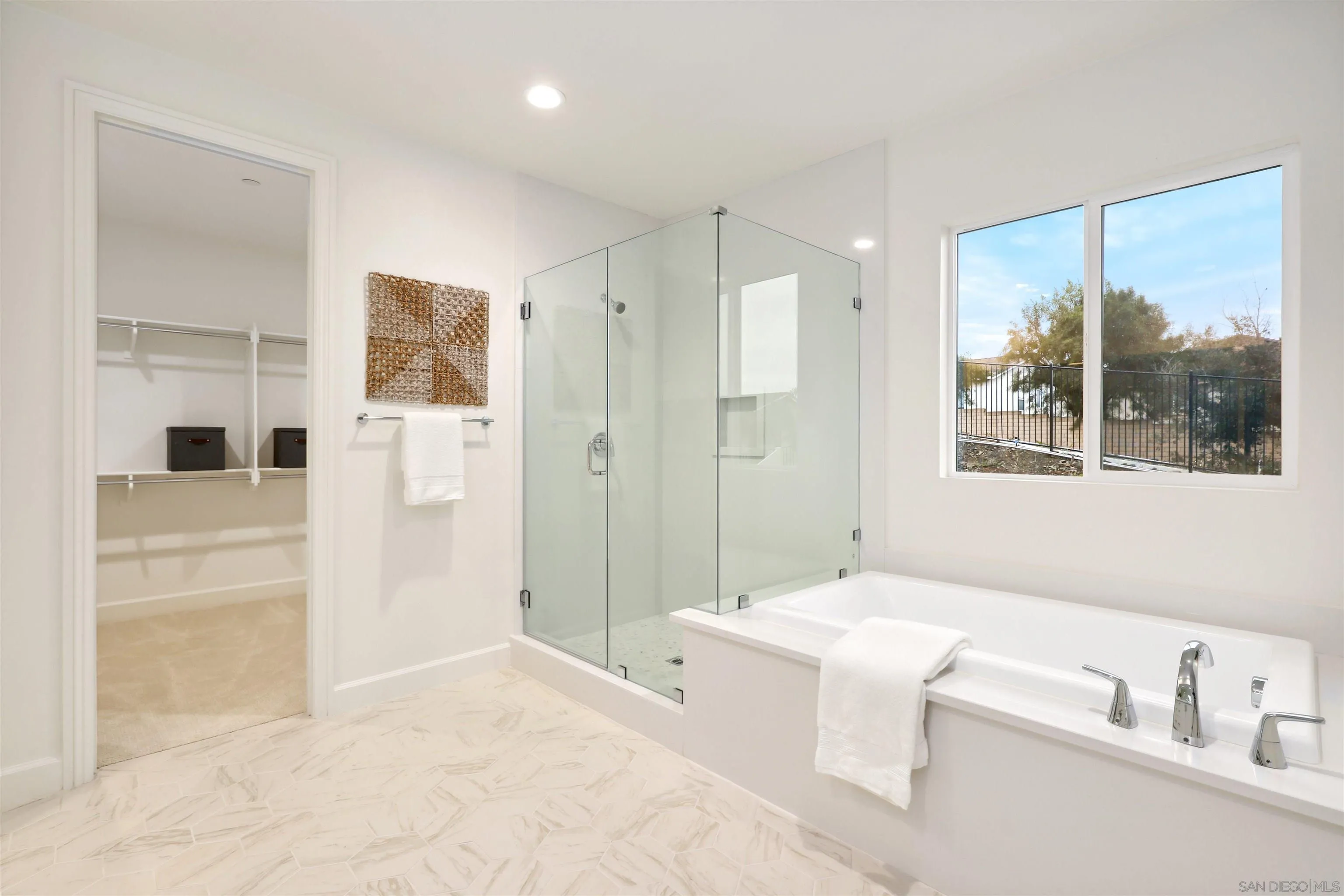 https://cdn.realtyfeed.com/cdn/127/260008335/44dcd8716d78e124960c4f84dfb89792.webp