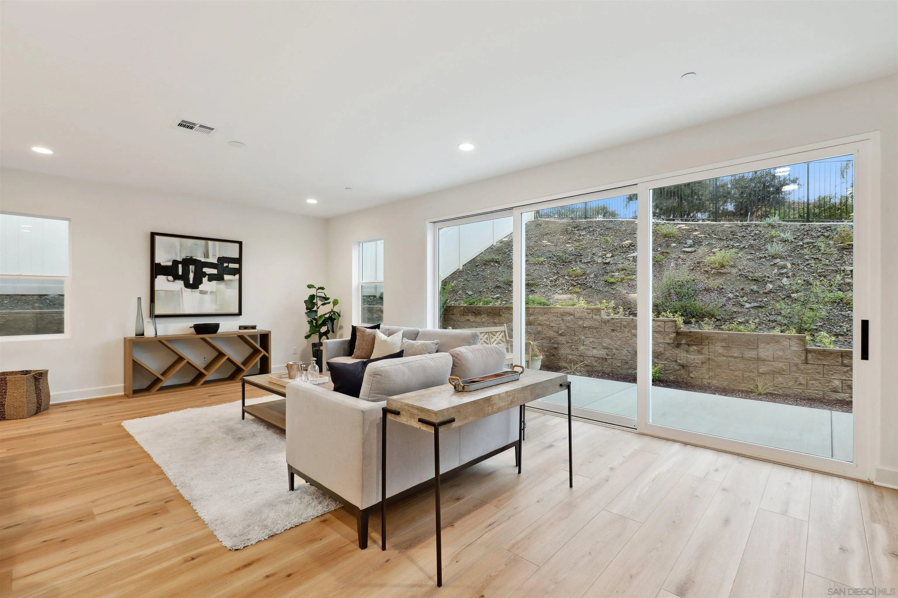 https://cdn.realtyfeed.com/cdn/127/260008335/49d1978452c39a7eff1d566f877216d8.webp