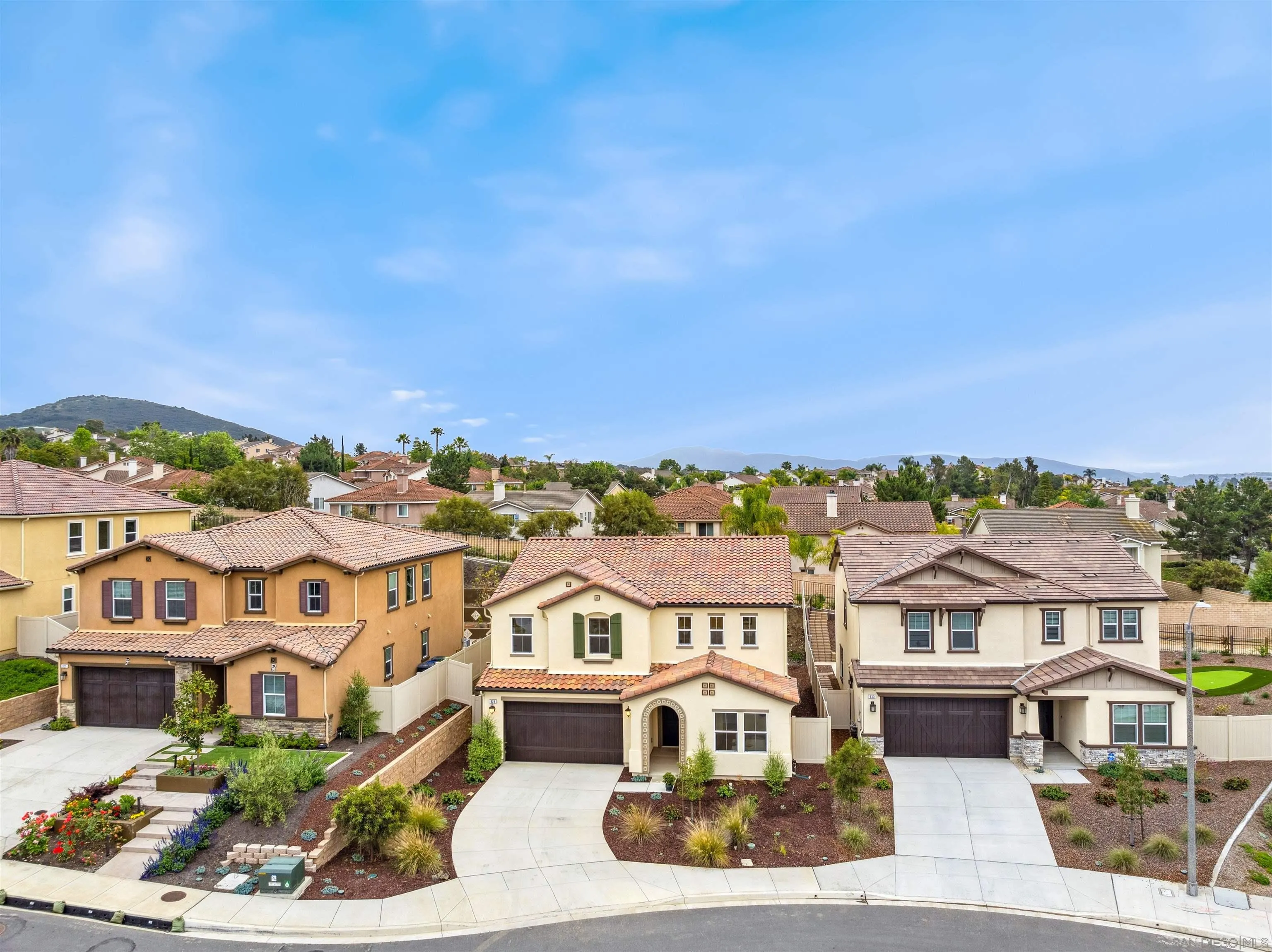 https://cdn.realtyfeed.com/cdn/127/260008335/66ead4a48418643f99314cbec7f6f730.webp