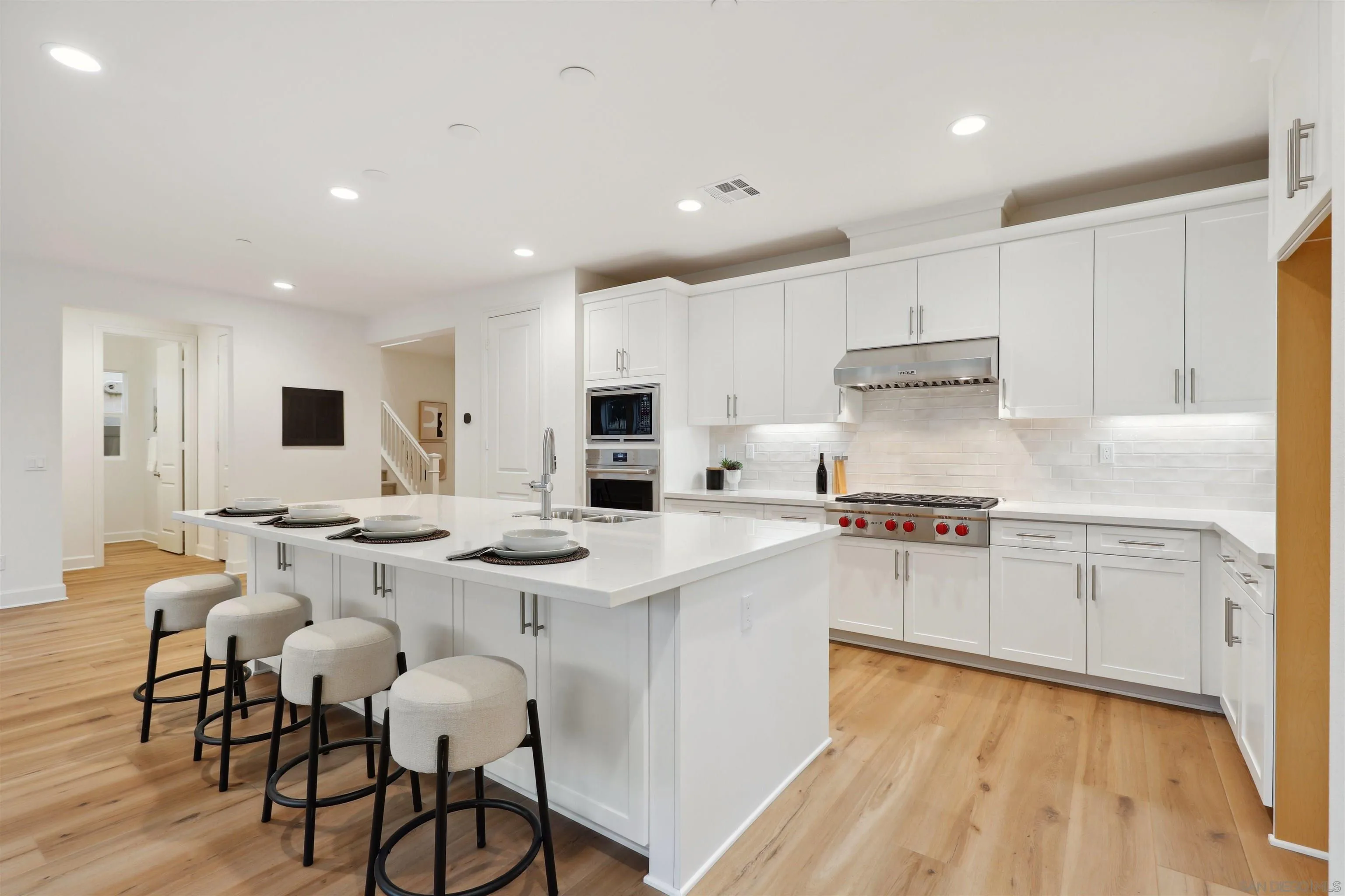 https://cdn.realtyfeed.com/cdn/127/260008335/7a74678d5ad2a7628b985ae233b4101b.webp