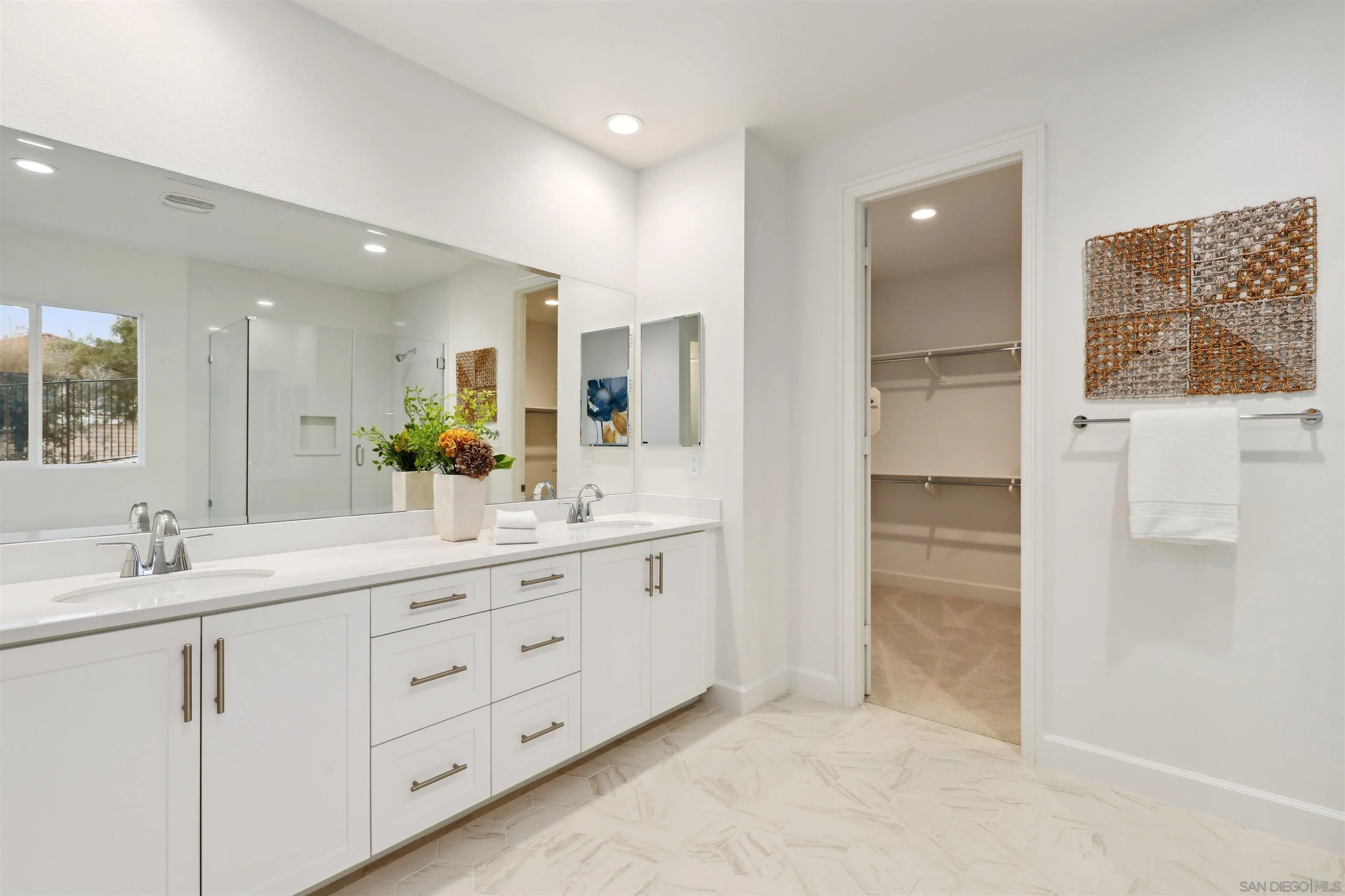 https://cdn.realtyfeed.com/cdn/127/260008335/841a60f23e0170715920e1256fd22909.webp