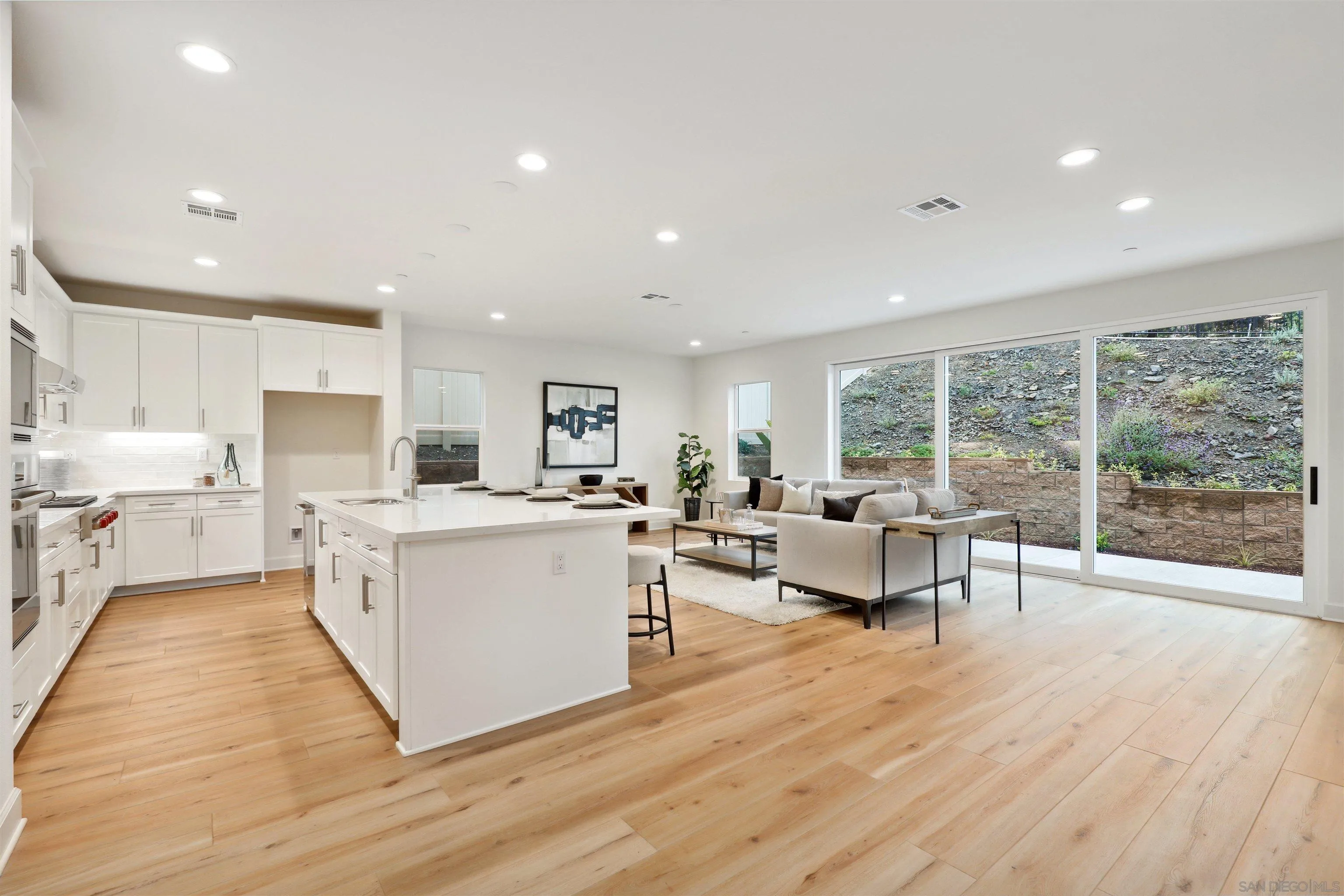 https://cdn.realtyfeed.com/cdn/127/260008335/a81af5e9d2aa90005e91503ace9e53ce.webp