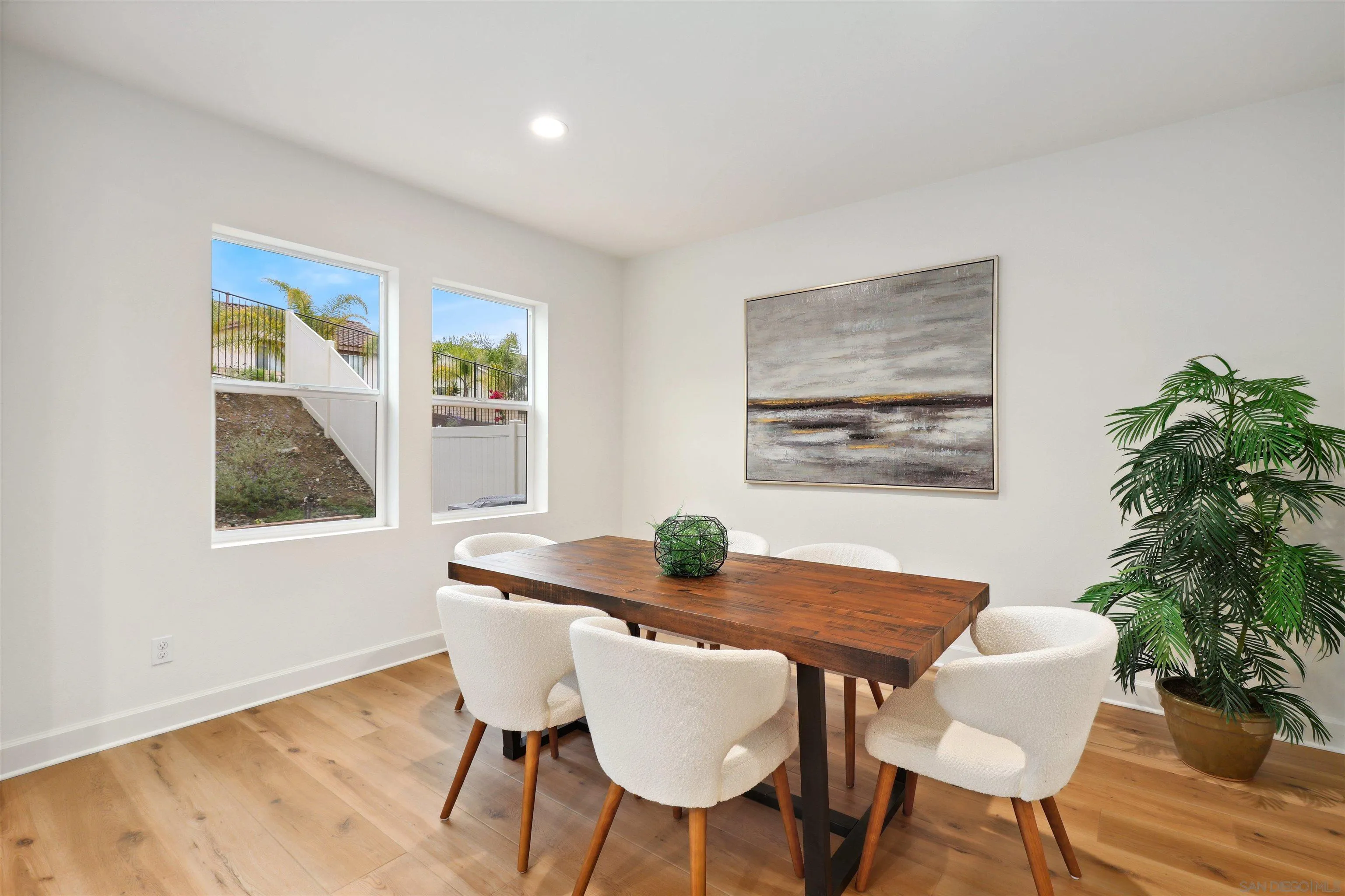 https://cdn.realtyfeed.com/cdn/127/260008335/b36e5558f80a79326a9bd40ceac79cd3.webp