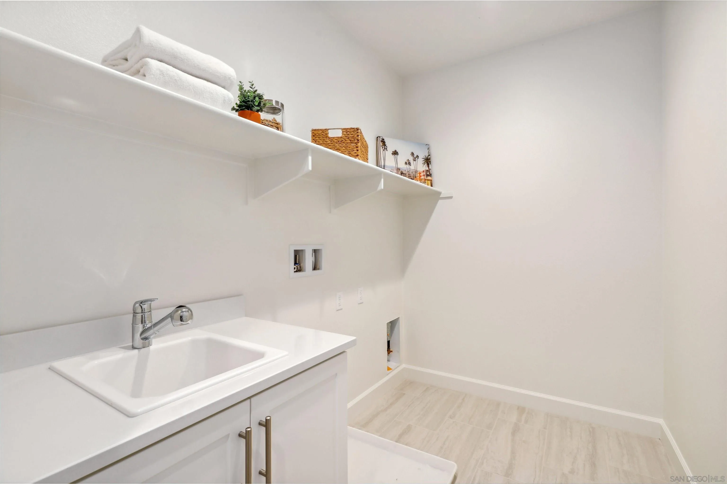 https://cdn.realtyfeed.com/cdn/127/260008335/fe130509b66e6158ffaab78b97c45b73.webp