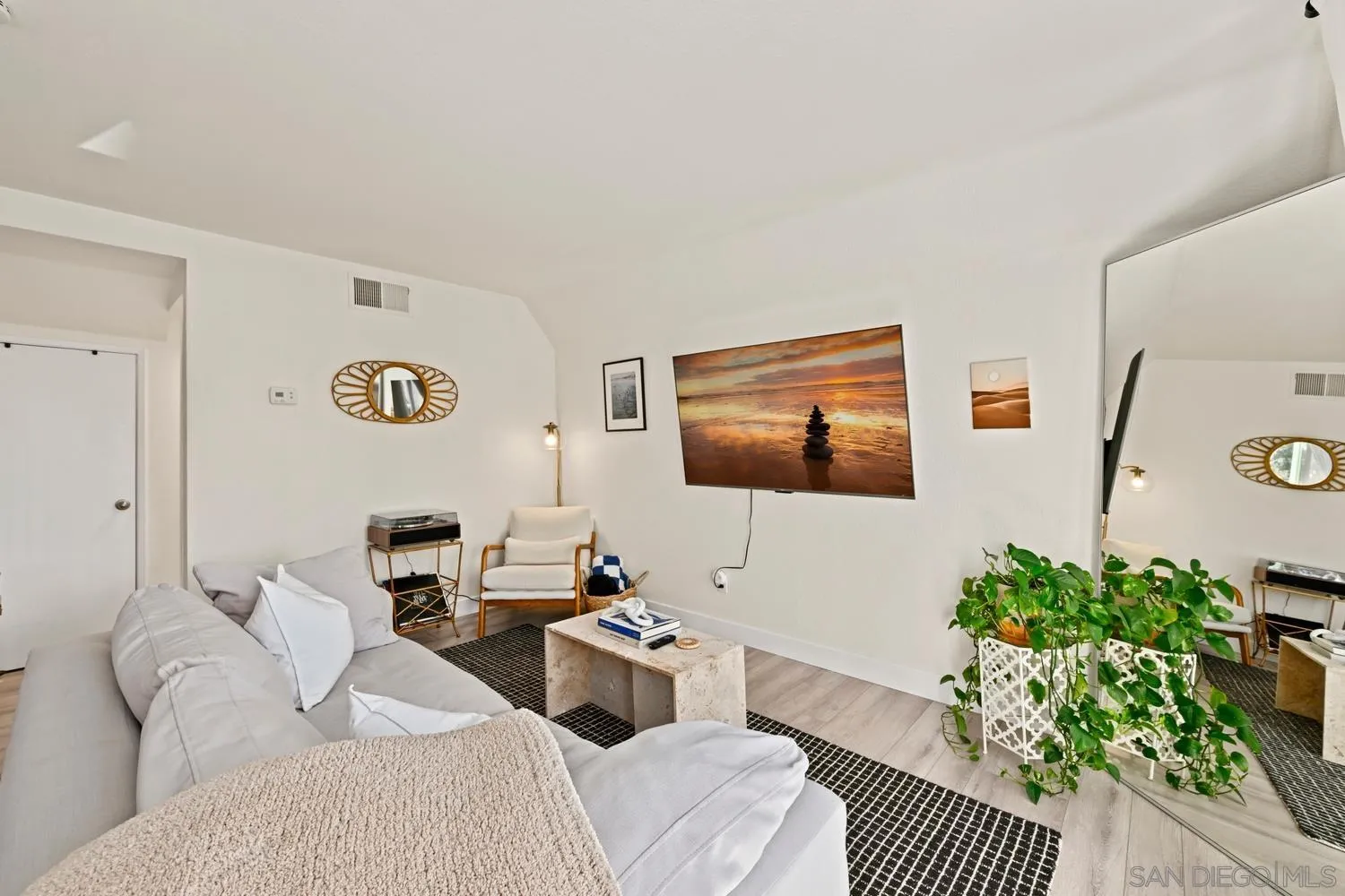 Photo #5: 260008336 Listing: Photo #5