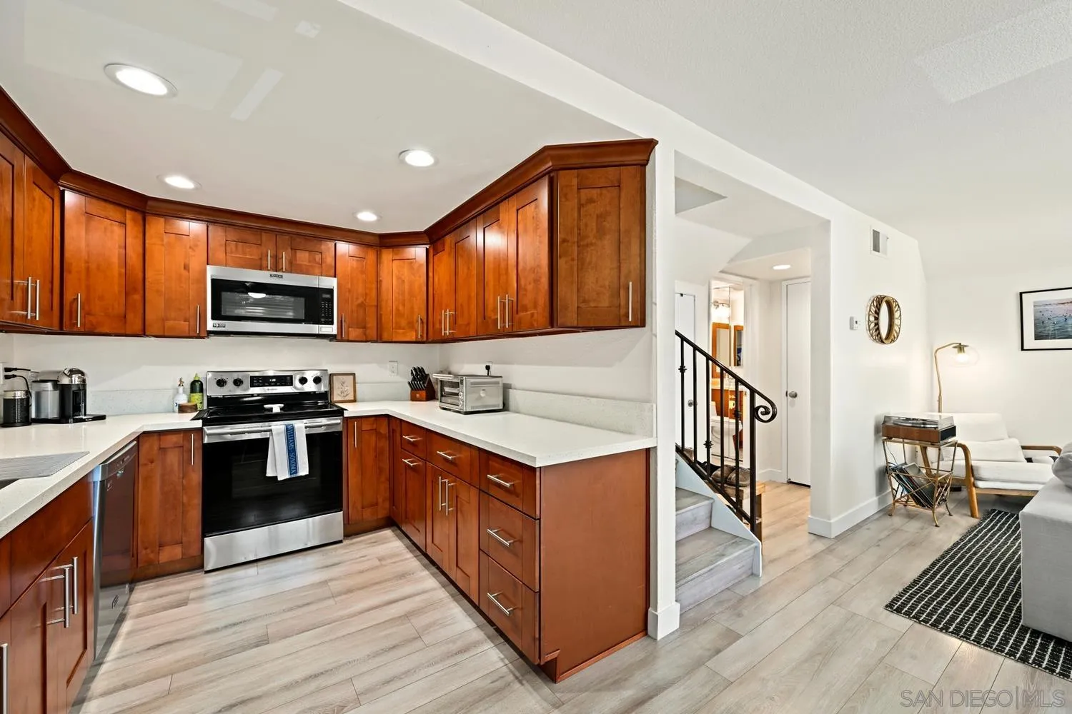 https://cdn.realtyfeed.com/cdn/127/260008336/a9941fd3cd508d3aca0872f725d2e094.webp