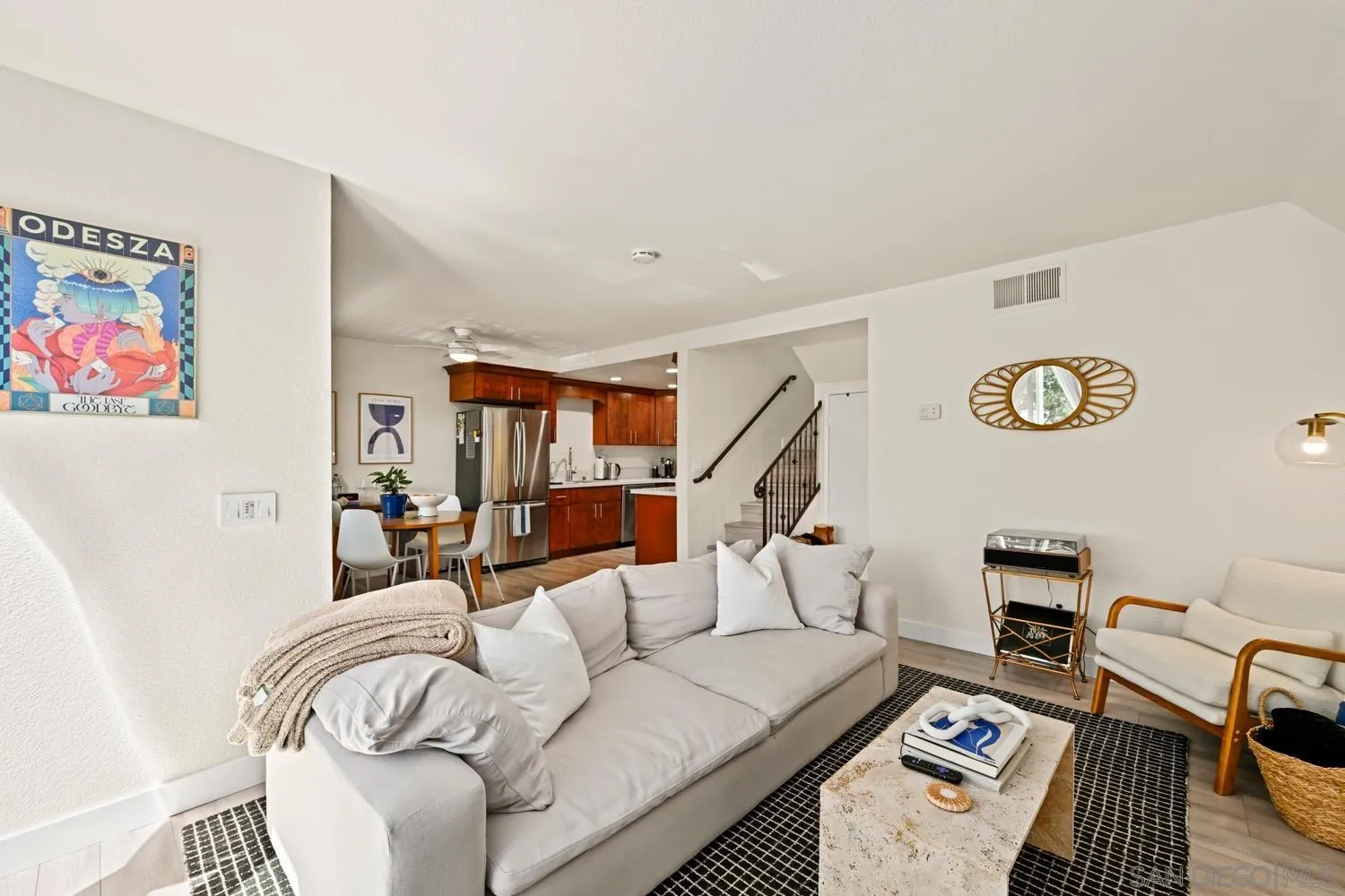 Photo #3: 260008336 Listing: Photo #3