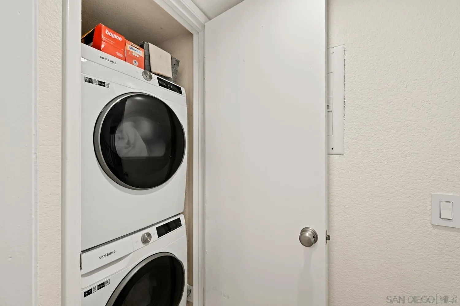 https://cdn.realtyfeed.com/cdn/127/260008336/eab386200d94b5a715393c4668d6d09e.webp