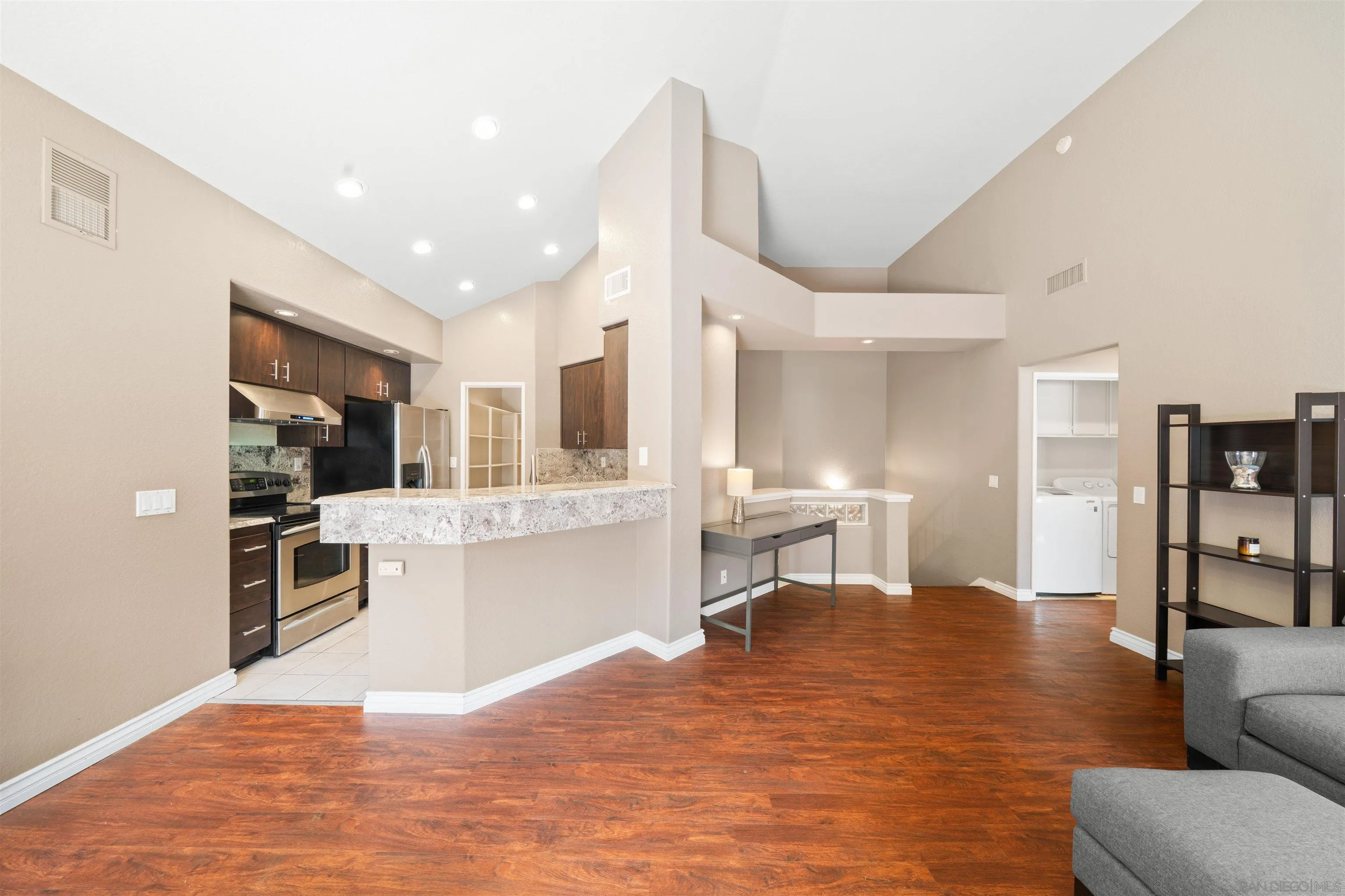 Photo #8: 260008337 Listing: Photo #8
