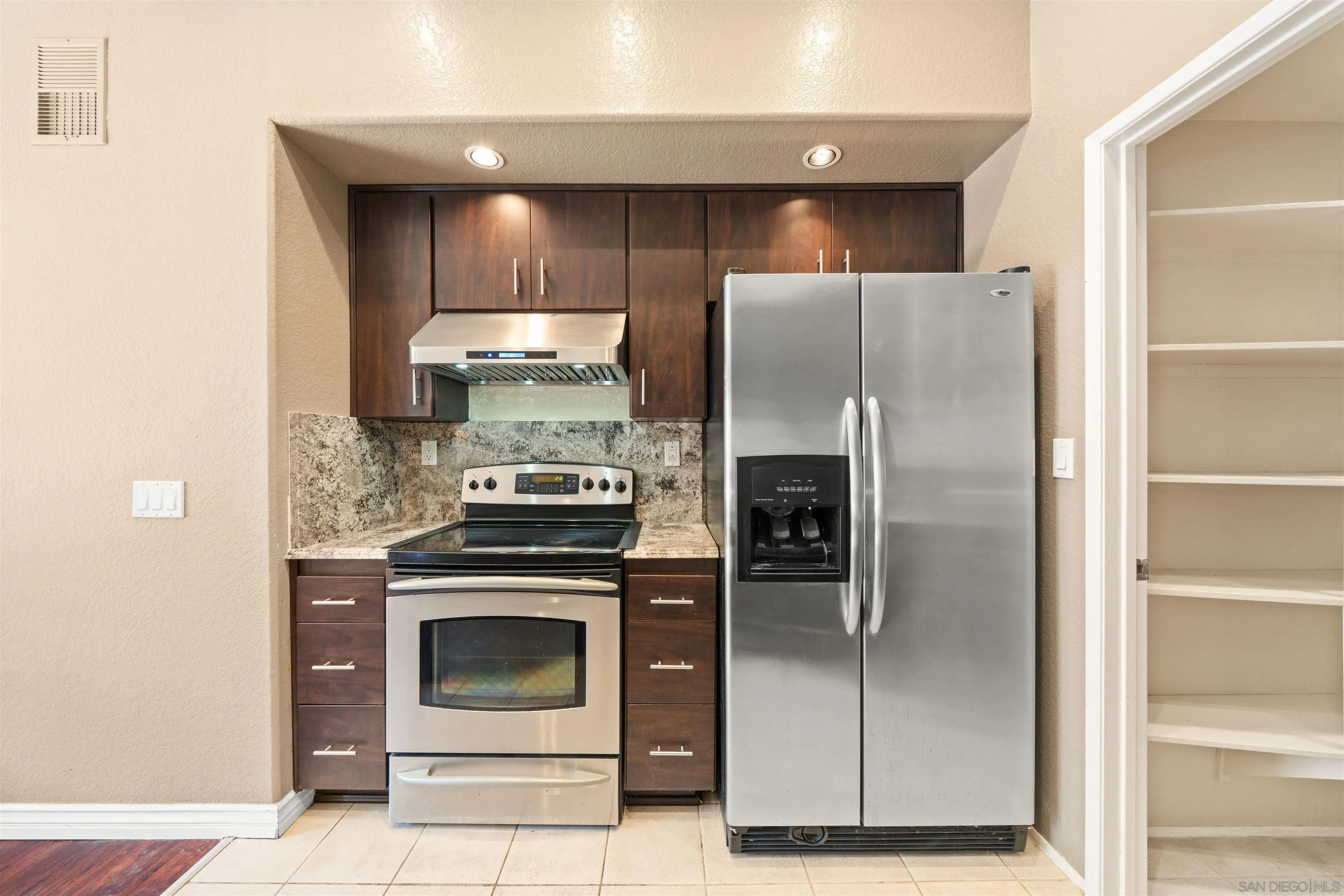 Photo #13: 260008337 Listing: Photo #13