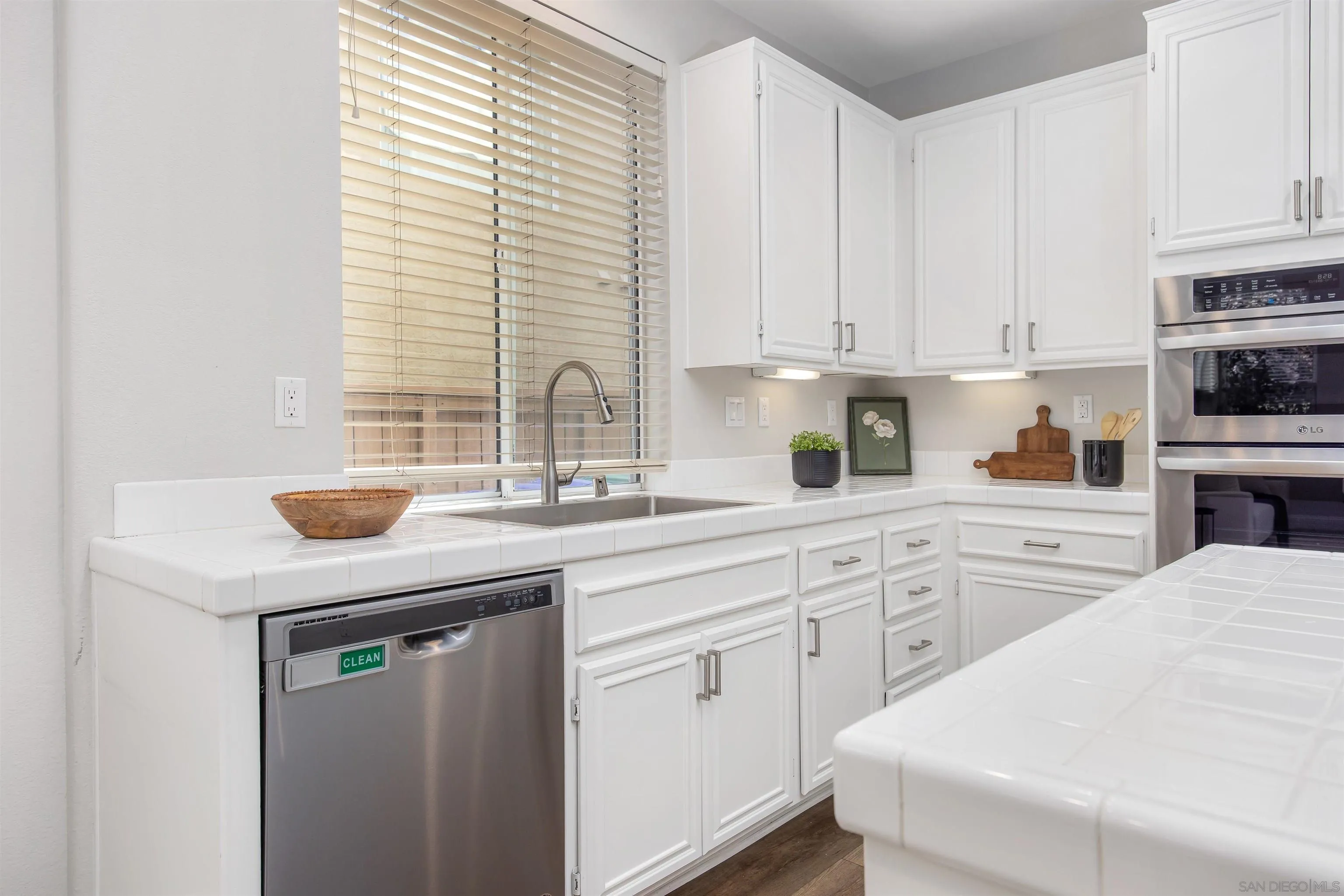 https://cdn.realtyfeed.com/cdn/127/260008344/7223d0c937eb757dad3a5435697a952a.webp
