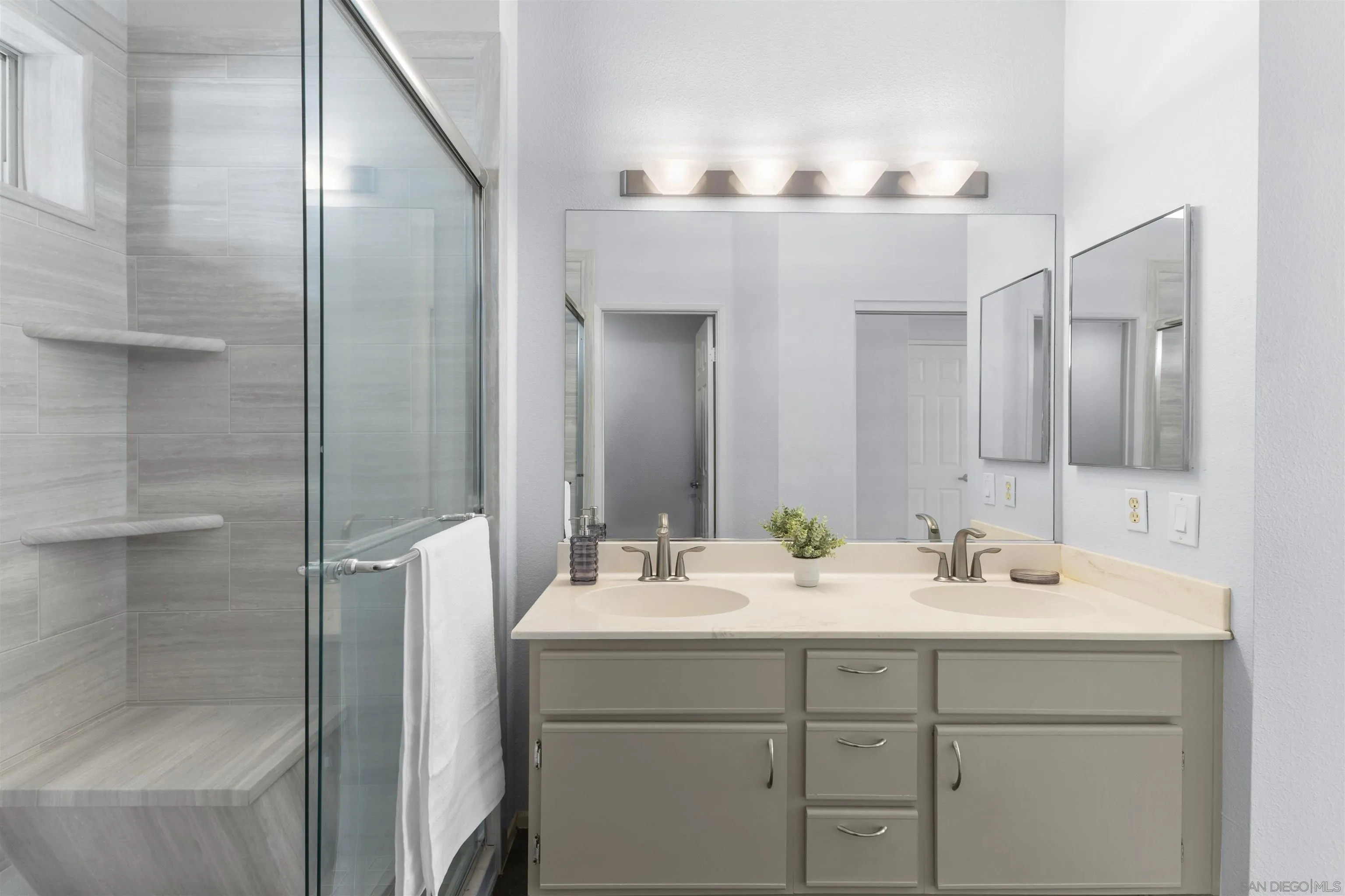 Photo #22: 260008345 Listing: Photo #22