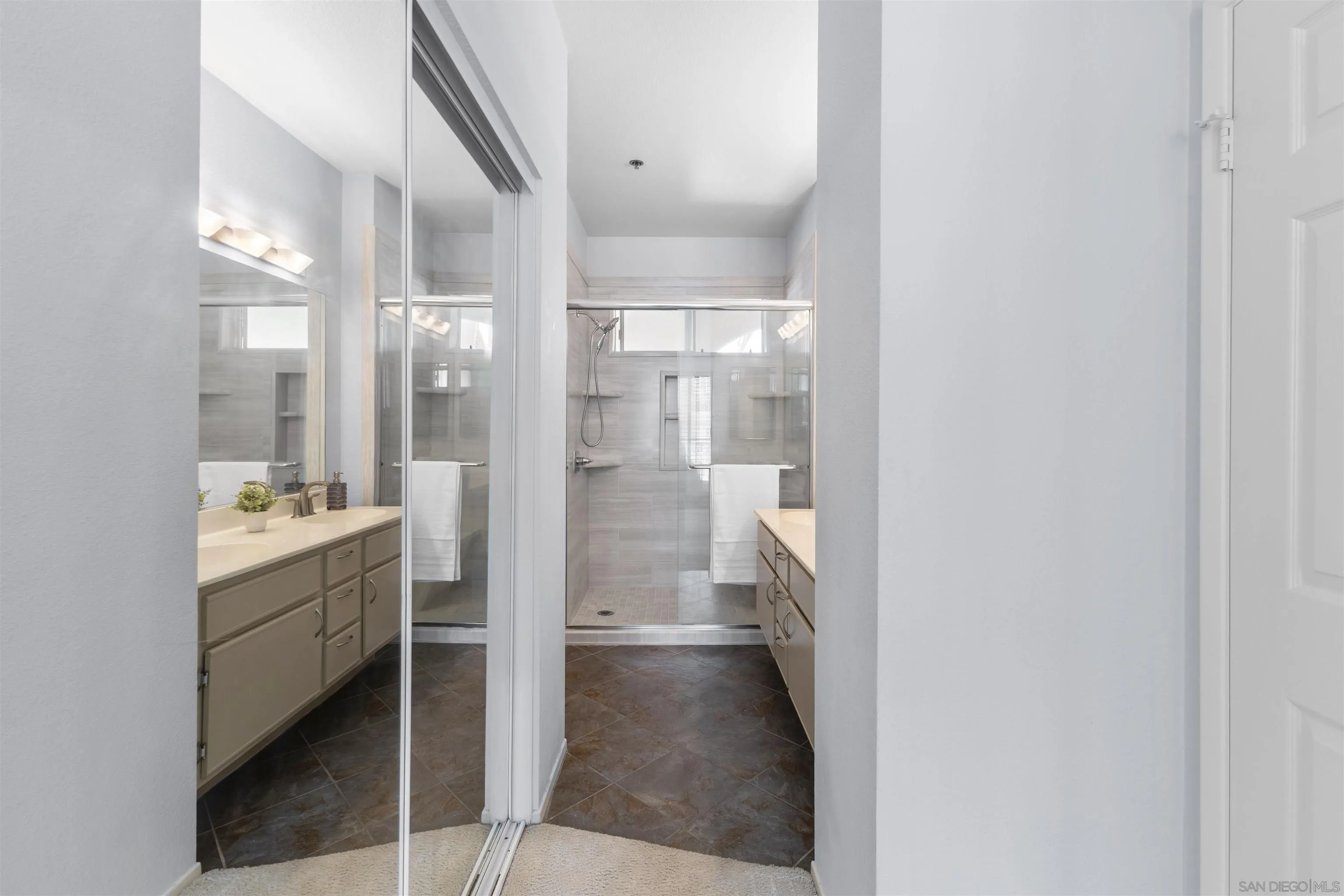 Photo #21: 260008345 Listing: Photo #21