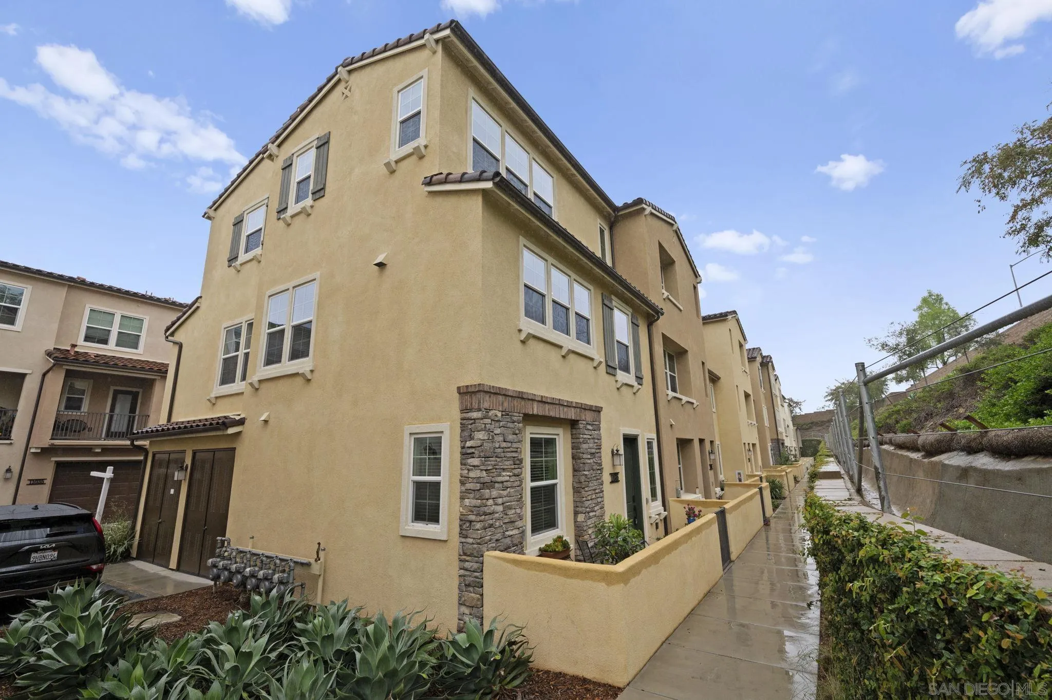 Photo #4: 260008346 Listing: Photo #4