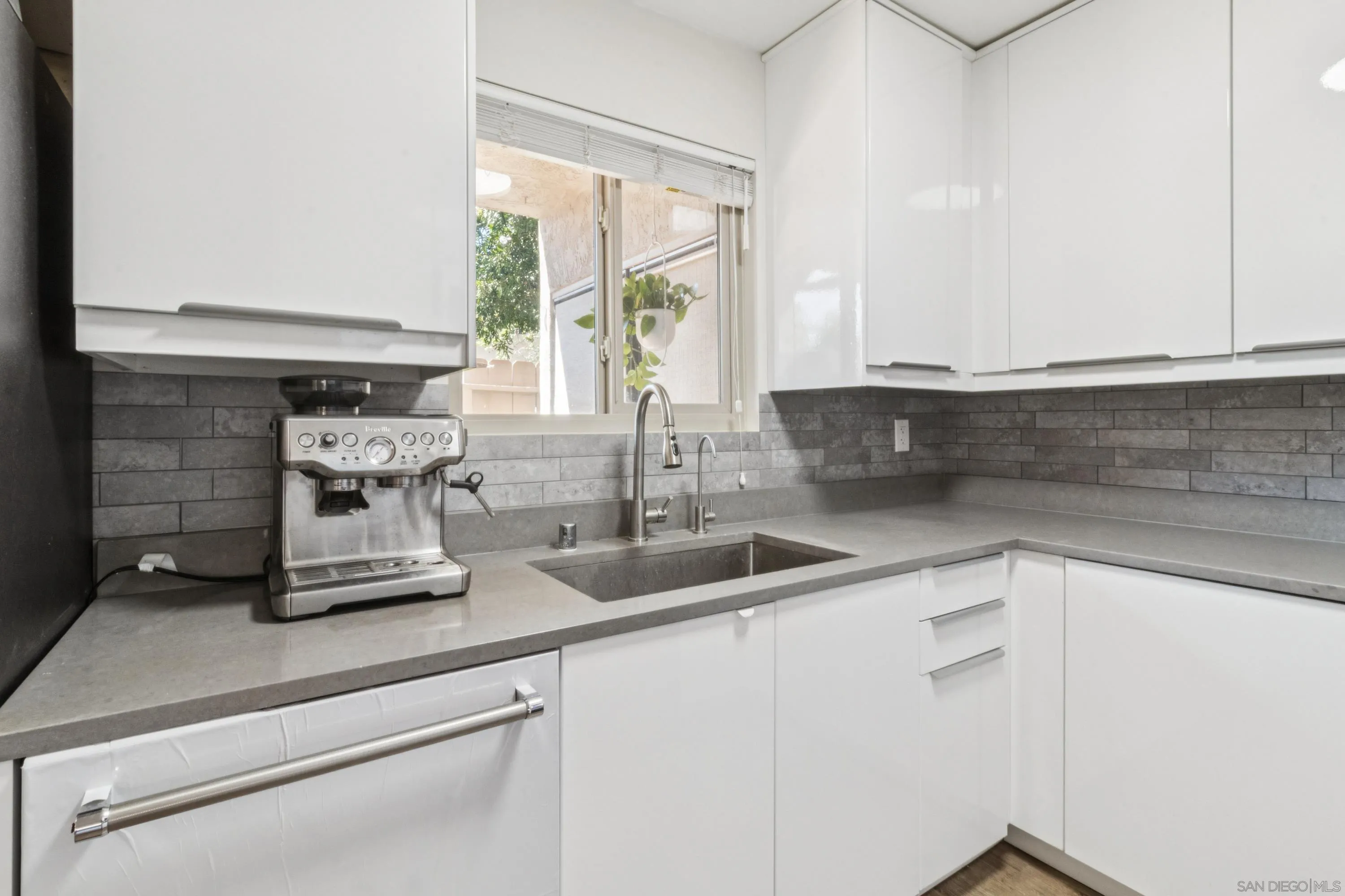 Photo #7: 260008347 Listing: Photo #7