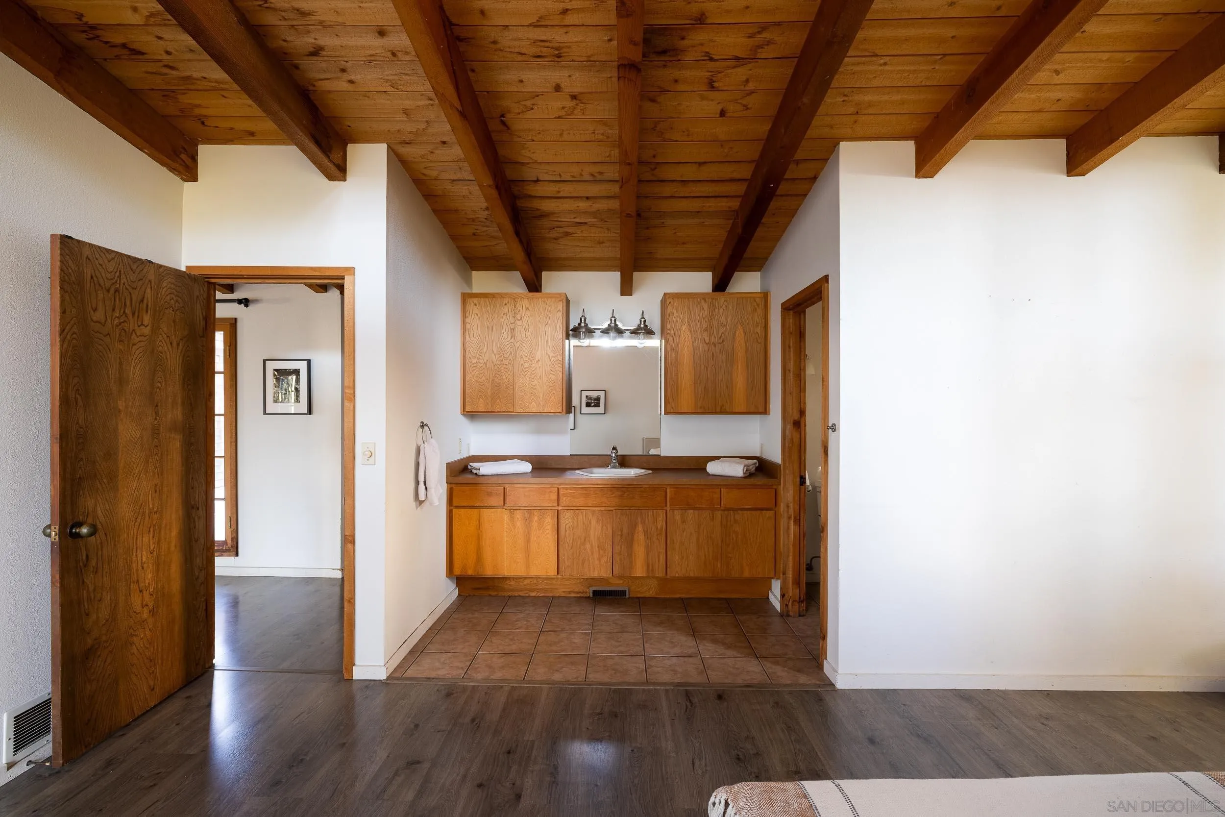 https://cdn.realtyfeed.com/cdn/127/260008349/37dc69acaa60f1a9abd3701f7e7800c0.webp