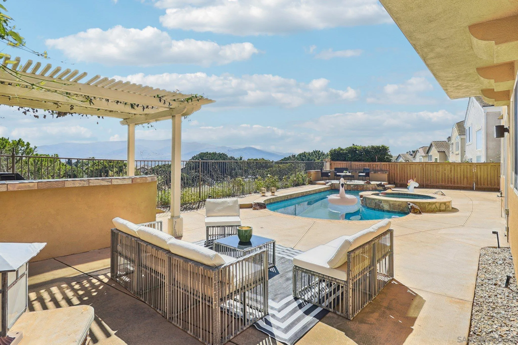 https://cdn.realtyfeed.com/cdn/127/260008350/66a621c6a65d7b2d48ffd166a3297052.webp