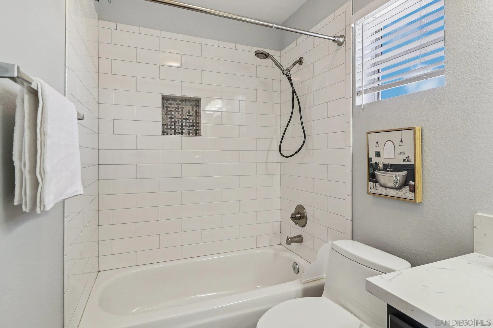 https://cdn.realtyfeed.com/cdn/127/260008350/d2697b14cd4f5ac931398a0ab05e7ade.webp