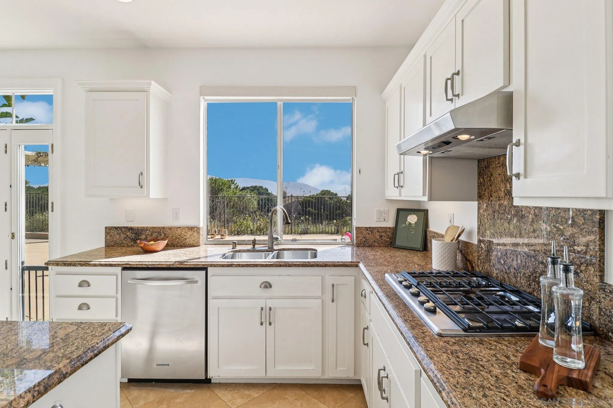 https://cdn.realtyfeed.com/cdn/127/260008350/ec6b6294fc18259b45ab3639809f63ac.webp