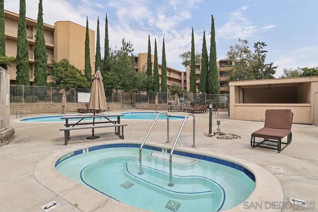 https://cdn.realtyfeed.com/cdn/127/260008355/837a5386fcfe154373bd411f0b7f1a4f.webp