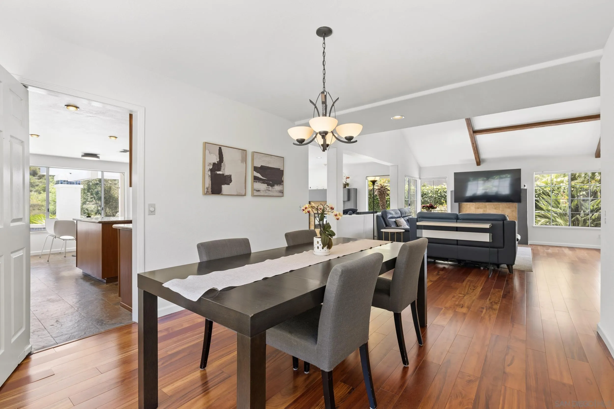 https://cdn.realtyfeed.com/cdn/127/260008360/55603fec7d651a279950fb84144263ed.webp