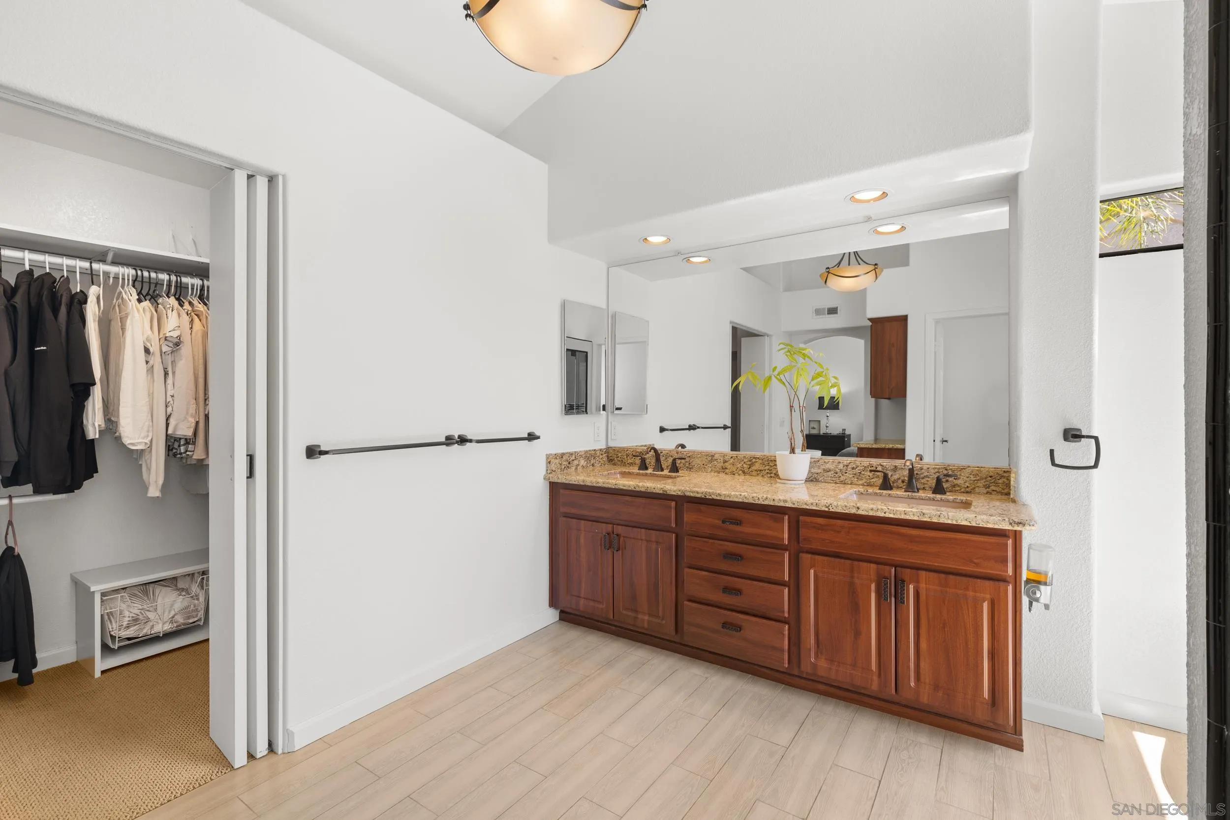 https://cdn.realtyfeed.com/cdn/127/260008360/8e0aa778b8599f643d87942c0ac055e2.webp