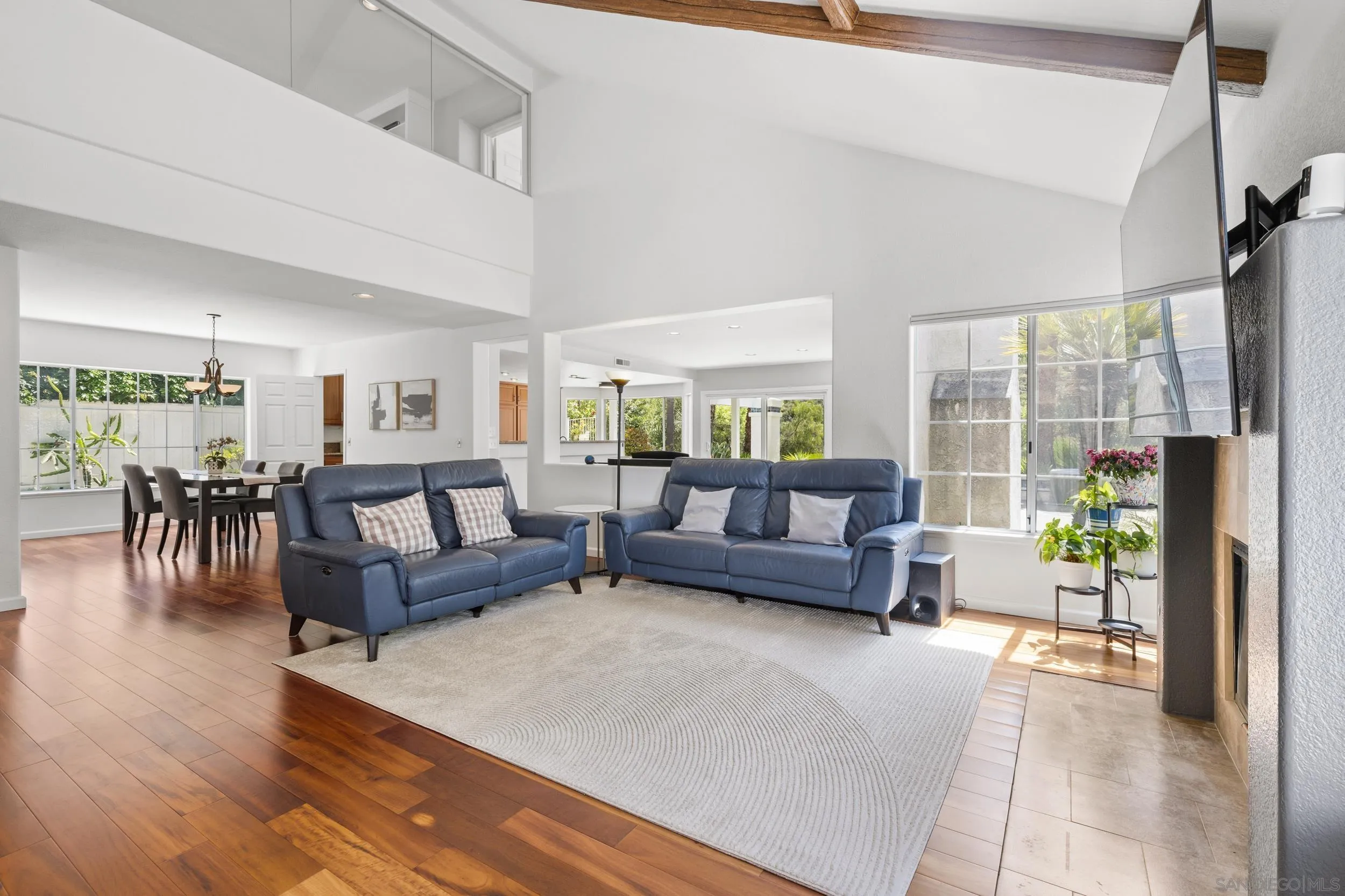https://cdn.realtyfeed.com/cdn/127/260008360/f078539b3dd4b02a3347f6f8ad22c11d.webp