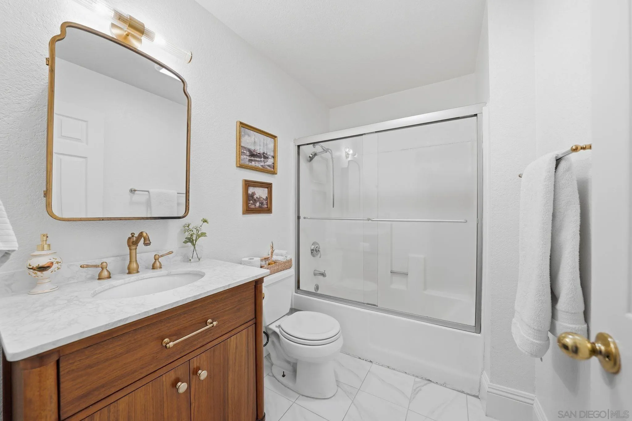 Photo #8: 260008361 Listing: Photo #8