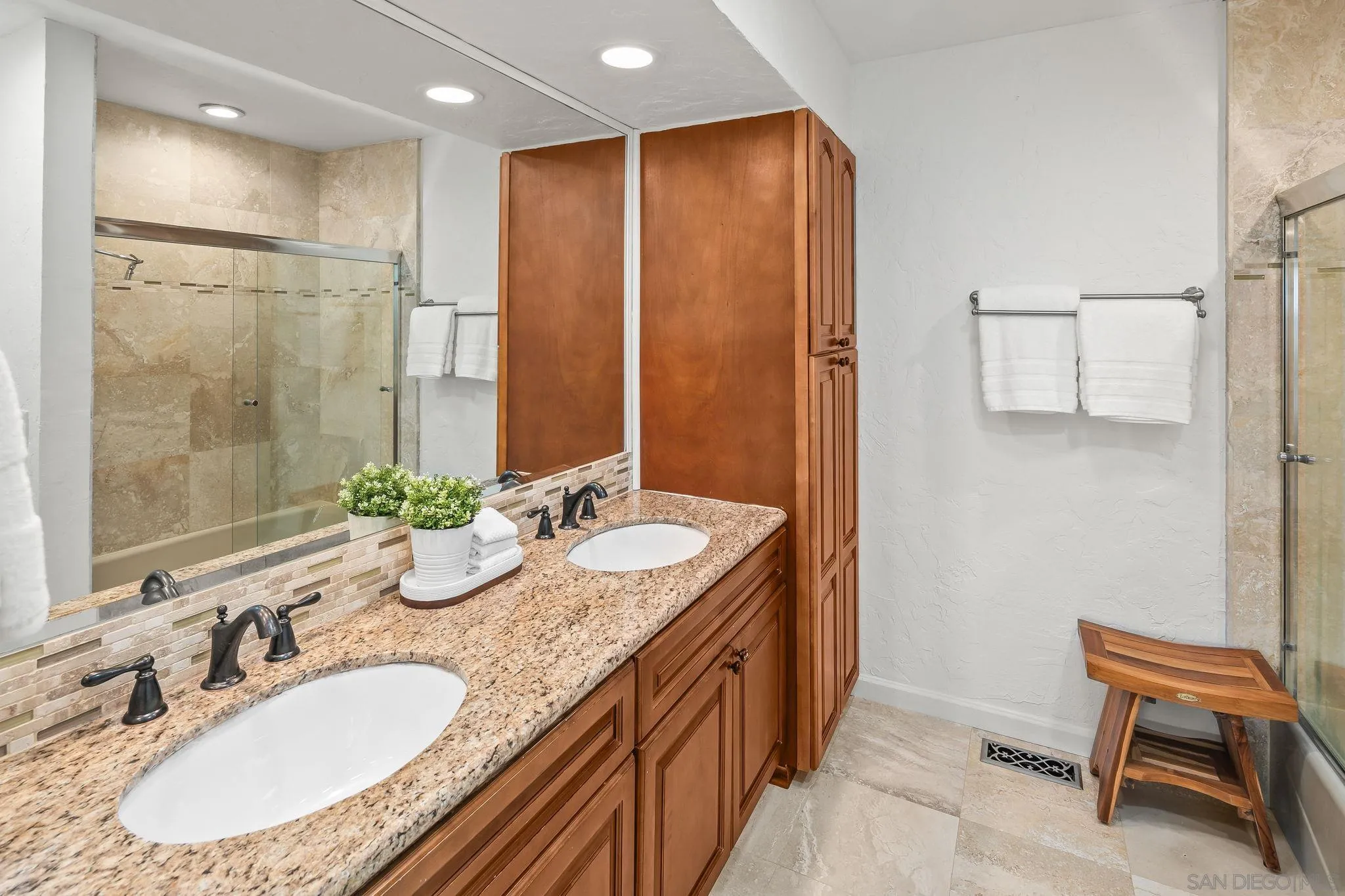 https://cdn.realtyfeed.com/cdn/127/260008365/a556de093e927d9fb762152042e7b86e.webp