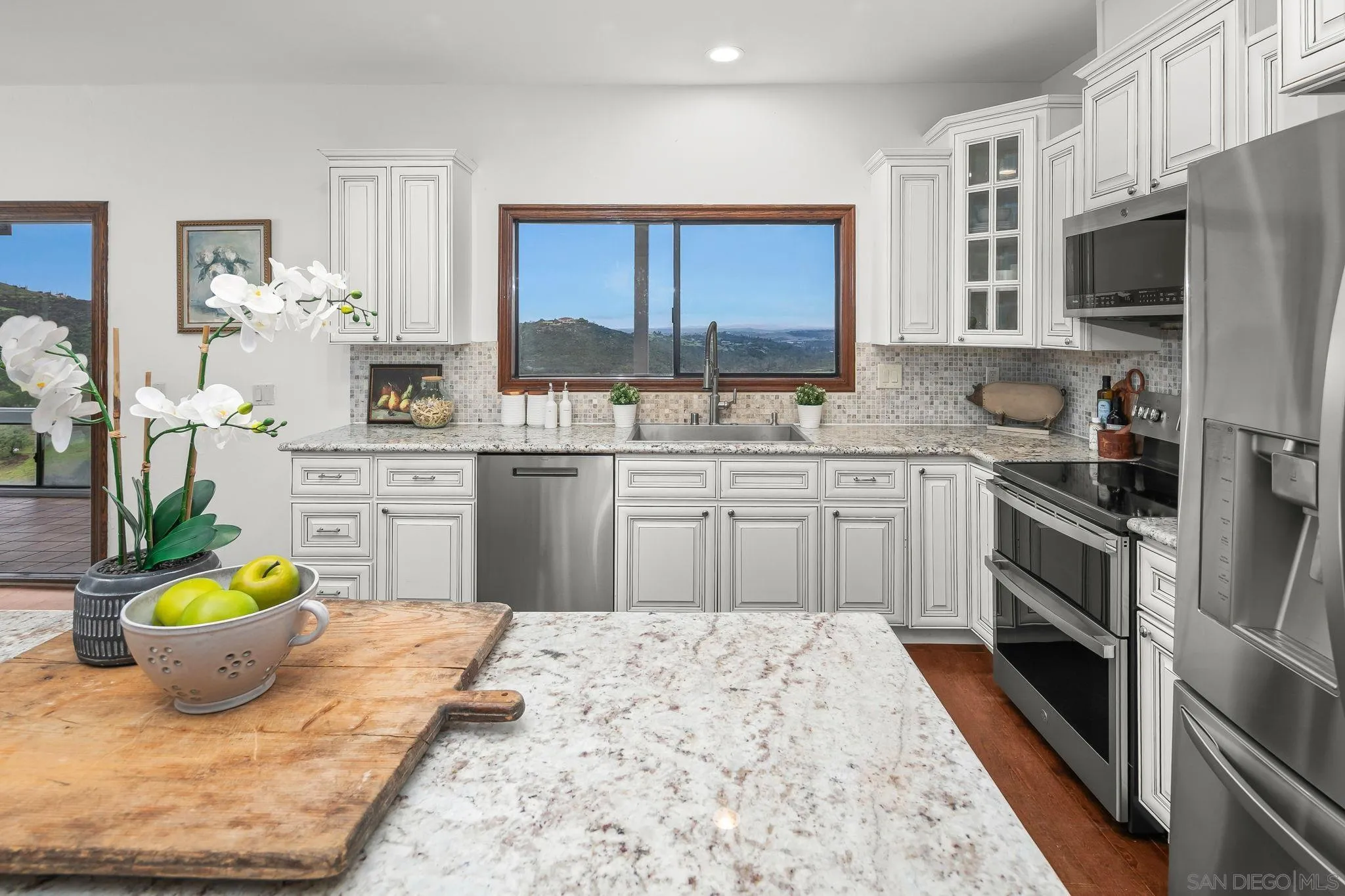 https://cdn.realtyfeed.com/cdn/127/260008365/c12ab1047adbaf962984f74bb87a8562.webp