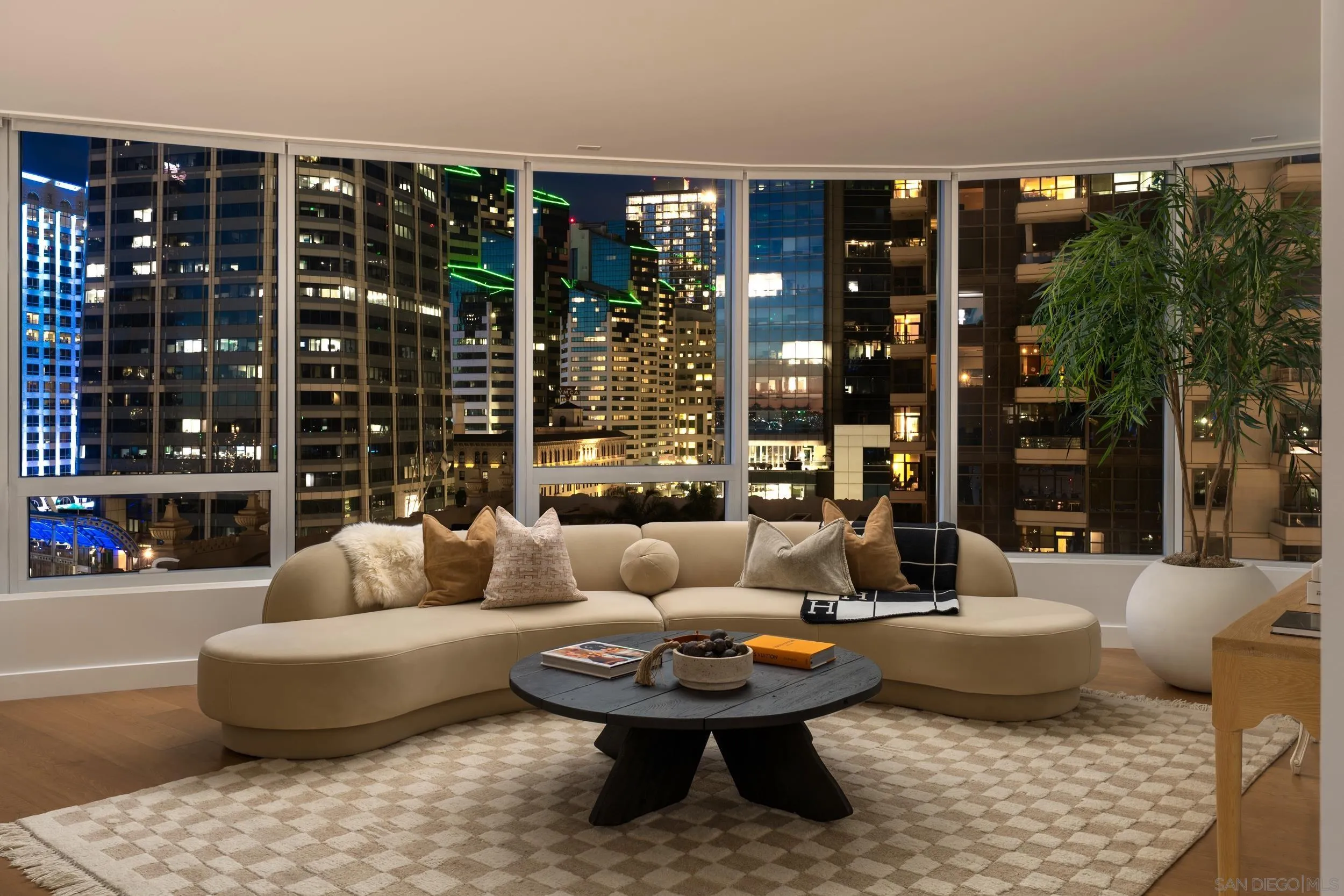 Photo #1: 260008369 Listing: Photo #1