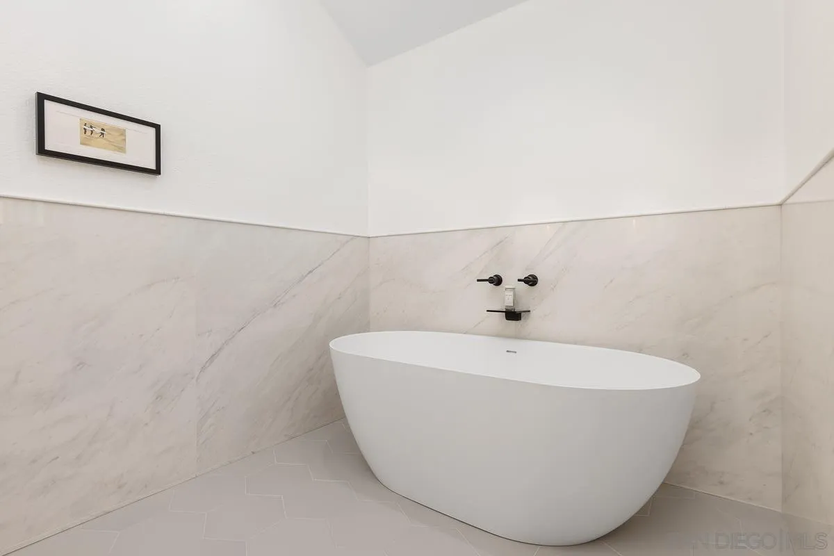 https://cdn.realtyfeed.com/cdn/127/260008371/2691206c23344f933244977771eb9554.webp