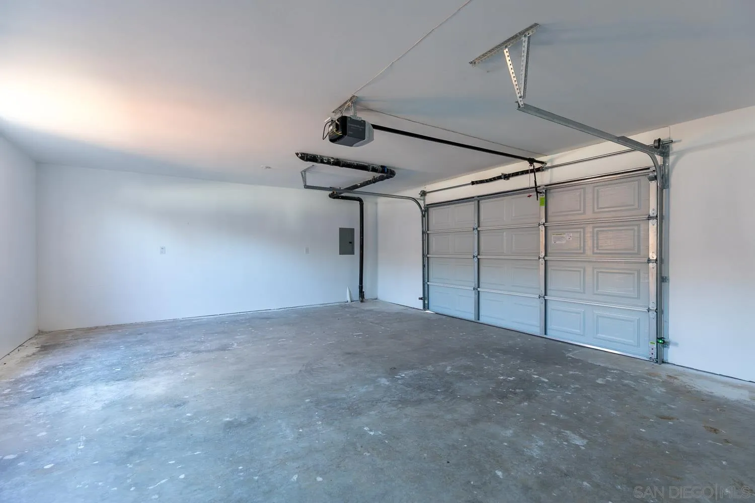 https://cdn.realtyfeed.com/cdn/127/260008372/3aa49e7e0213b7994a83ebd784a7c81c.webp