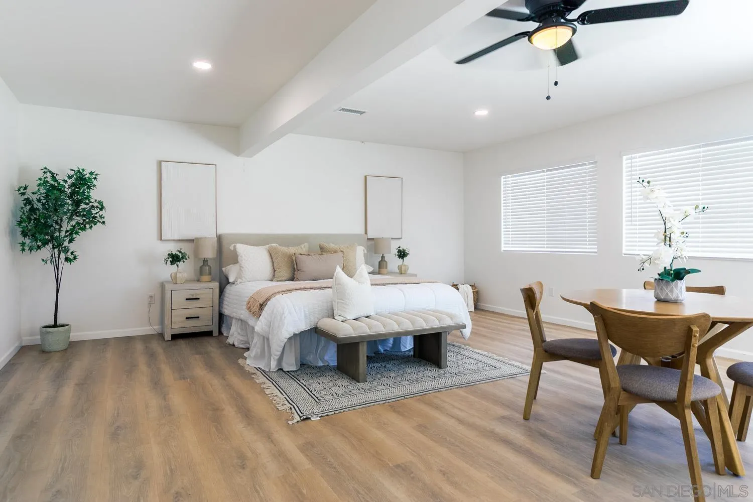 https://cdn.realtyfeed.com/cdn/127/260008372/86b7ec3d18422555dd1bfa785dcfe243.webp
