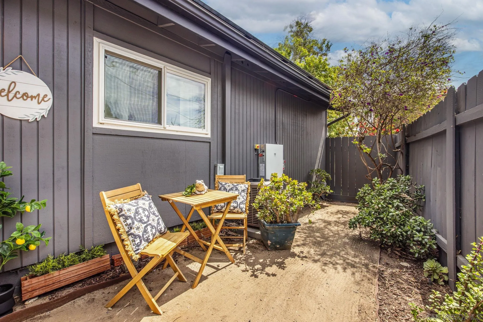 Photo #2: 260008375 Listing: Photo #2