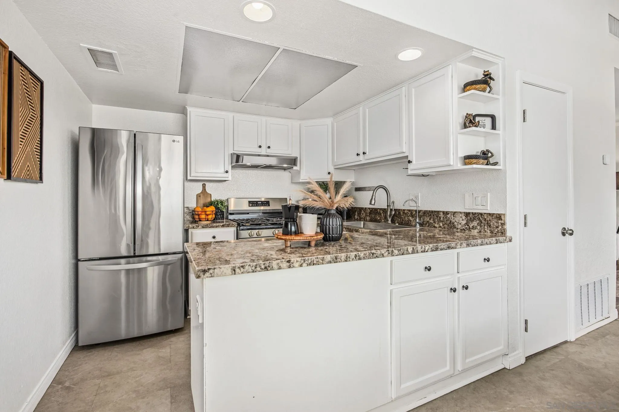Photo #8: 260008375 Listing: Photo #8