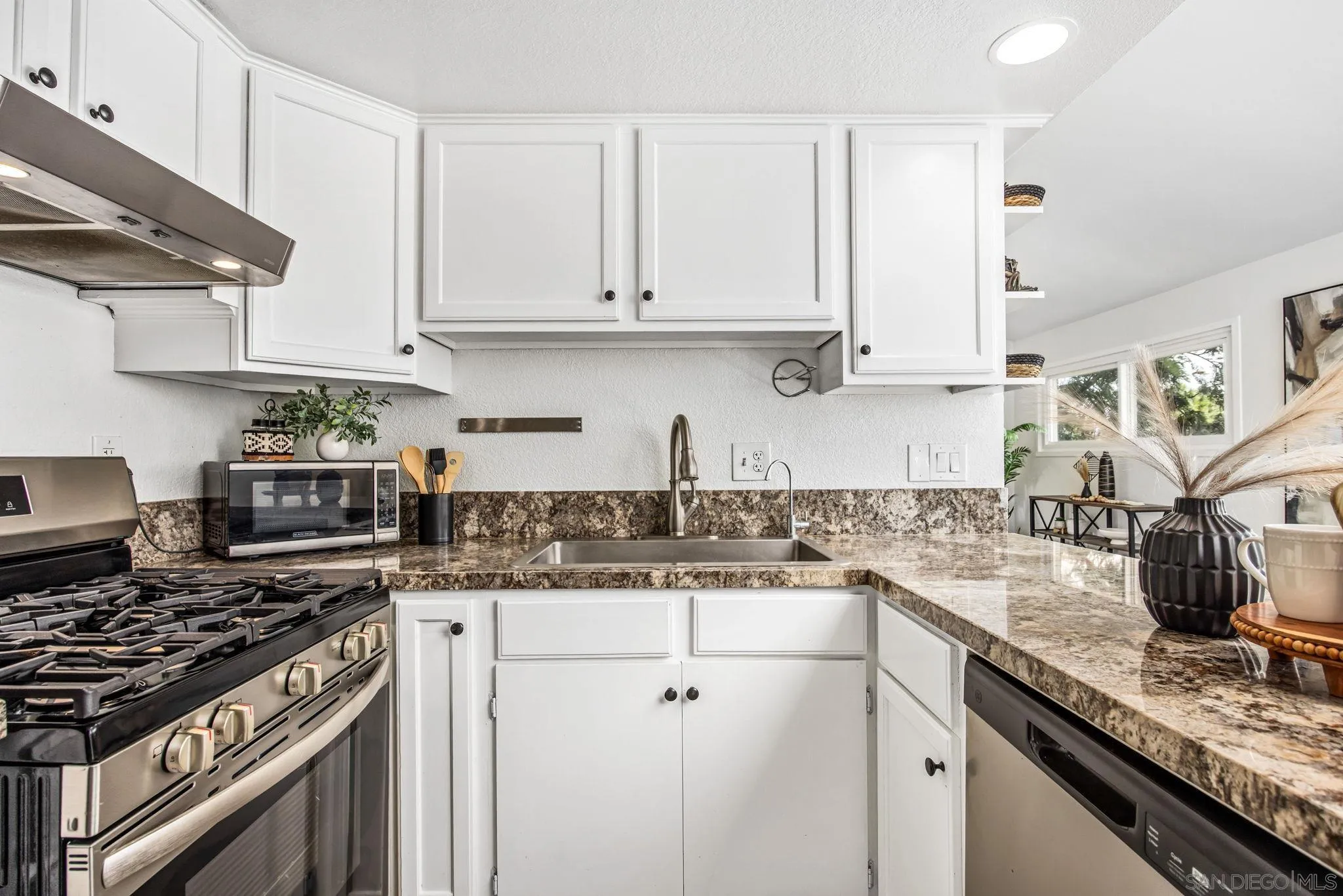 Photo #9: 260008375 Listing: Photo #9