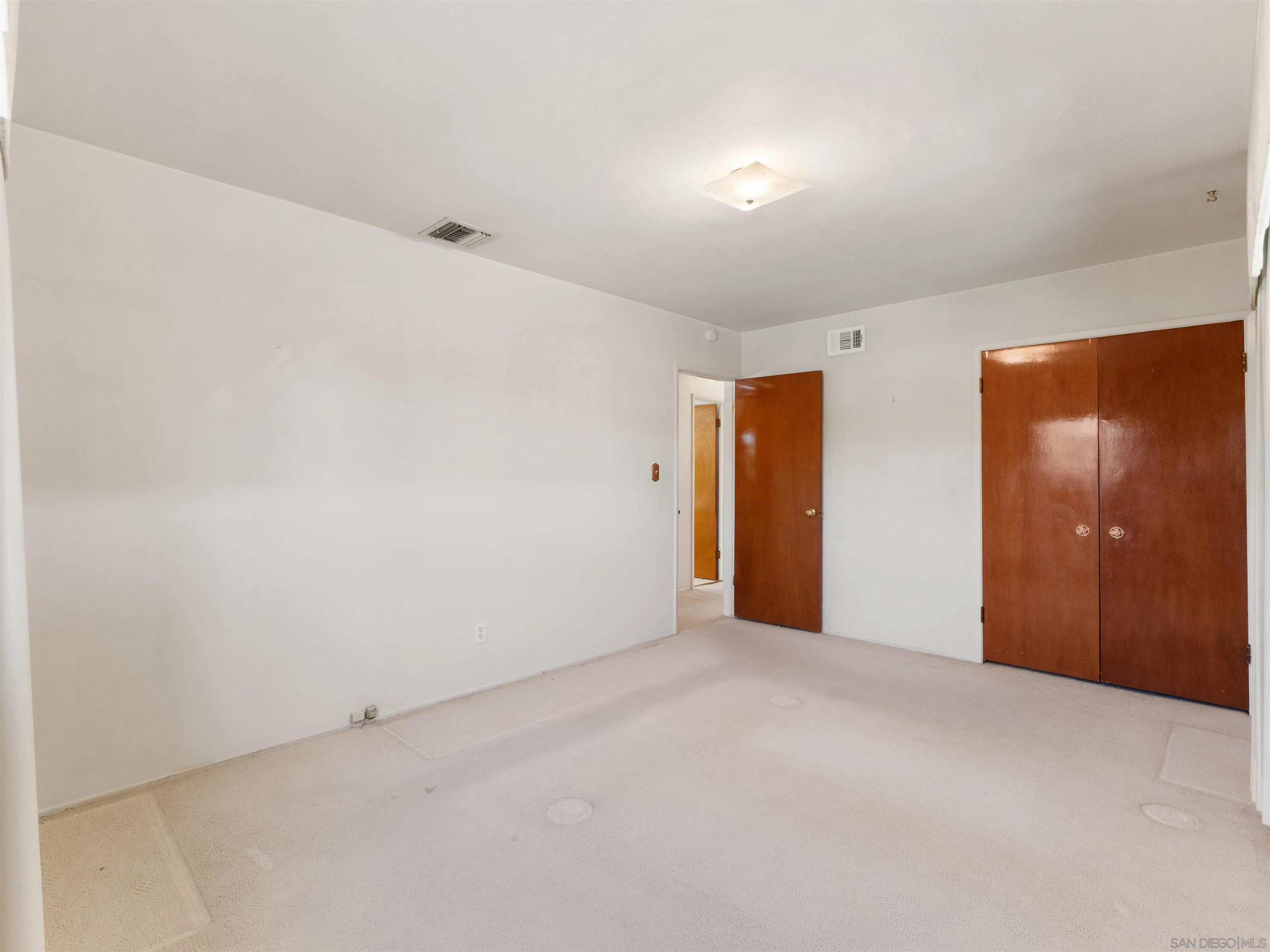 https://cdn.realtyfeed.com/cdn/127/260008380/29ce6cbb6c7ee95bb2134f2d8568117a.webp
