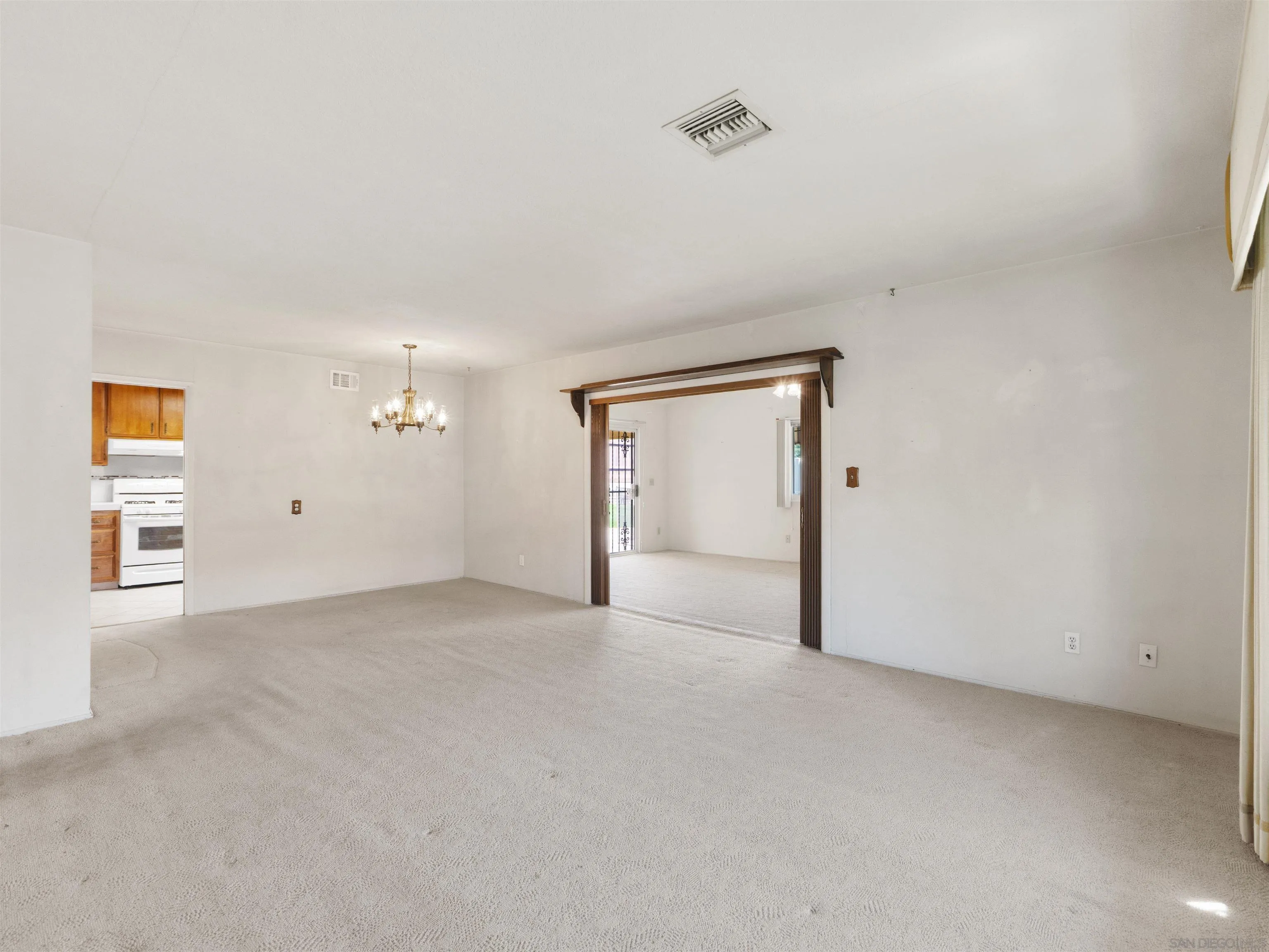 https://cdn.realtyfeed.com/cdn/127/260008380/425576421912eedd670f2e35347584e5.webp