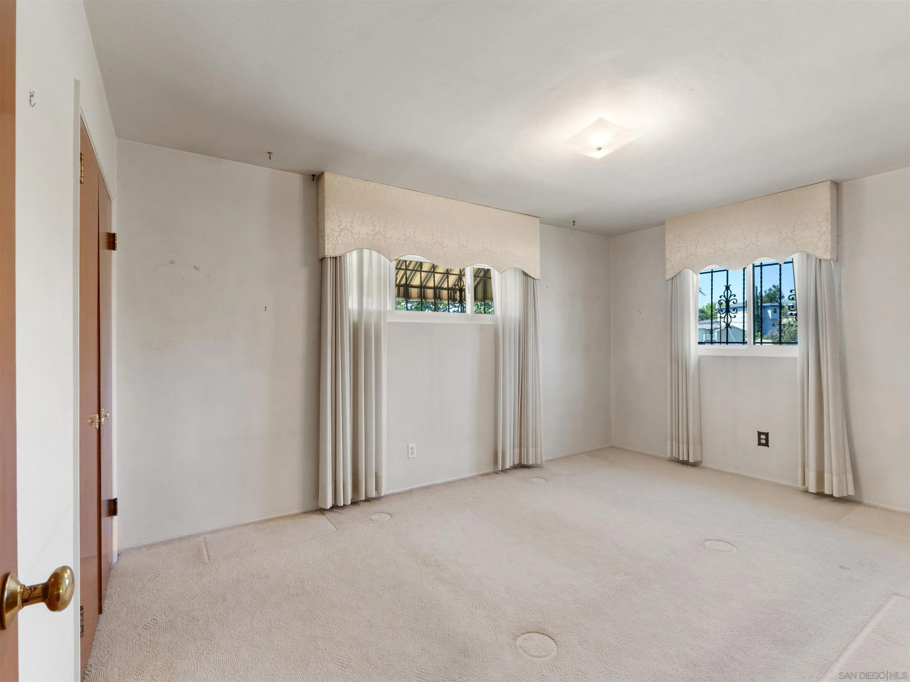 https://cdn.realtyfeed.com/cdn/127/260008380/6c908afb37bbc326e7fd448aa4ccad6f.webp
