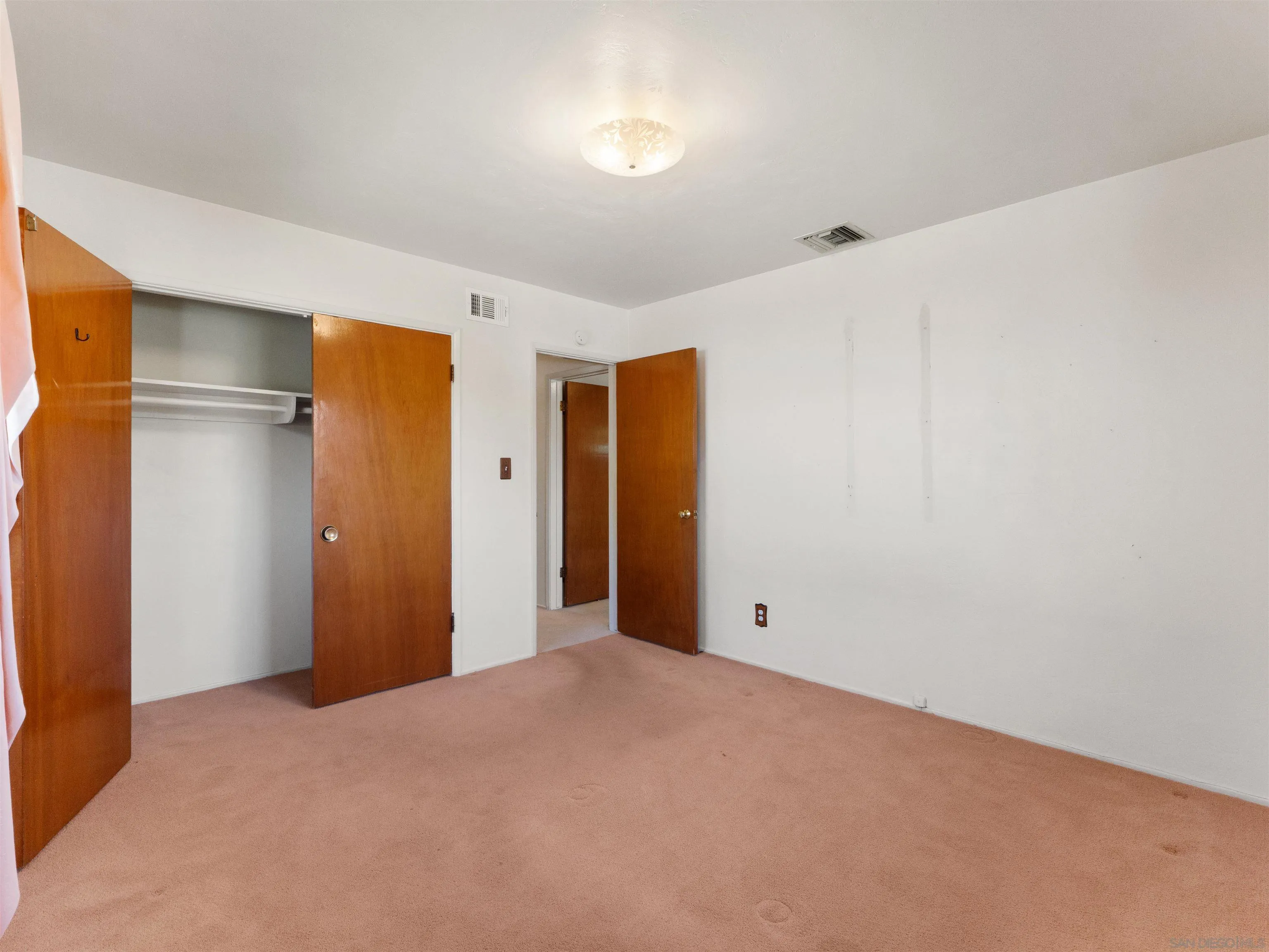 https://cdn.realtyfeed.com/cdn/127/260008380/852540065b3a2ef9f978300d3499c6dd.webp