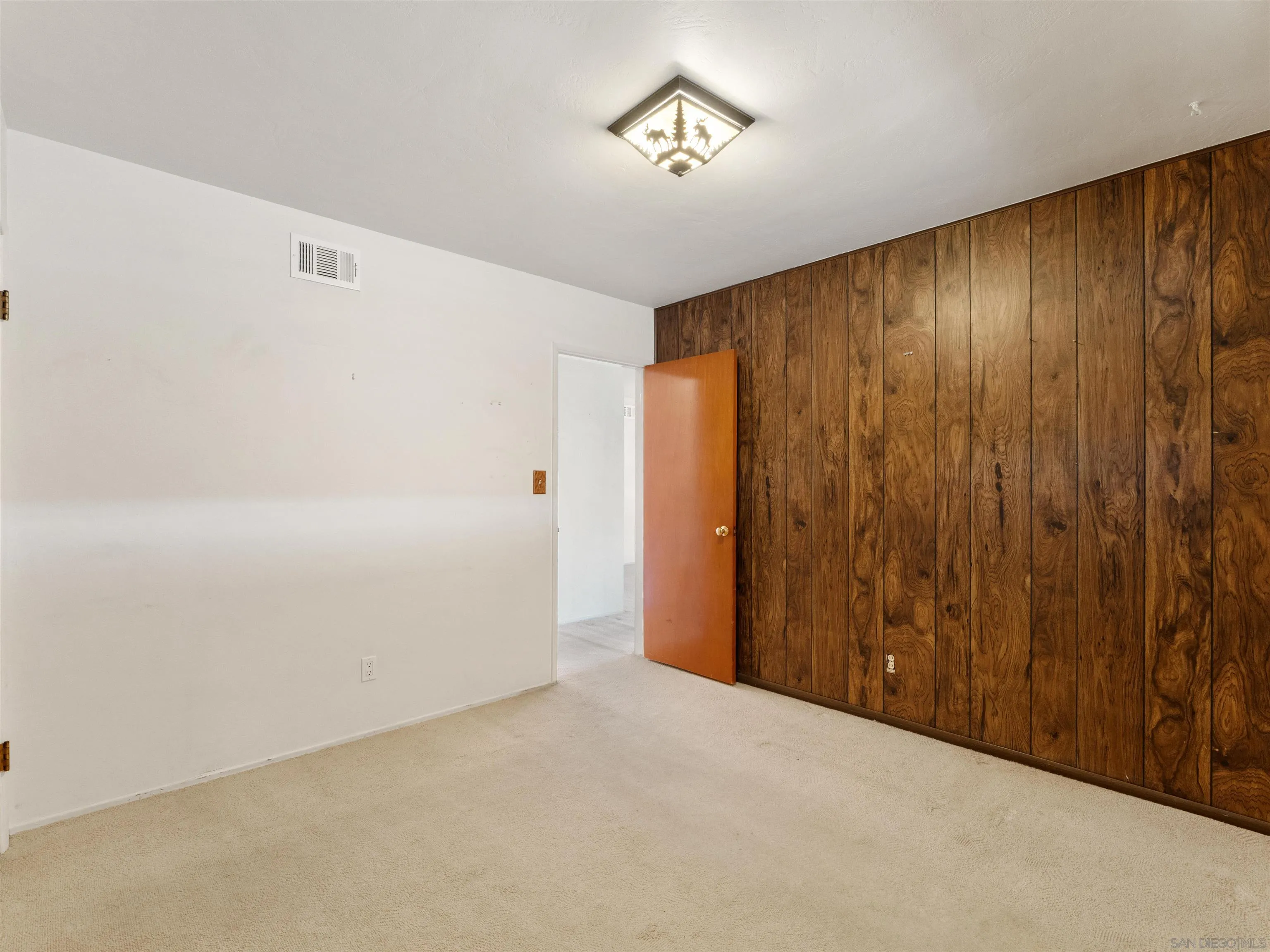 https://cdn.realtyfeed.com/cdn/127/260008380/c2e1ccbd7c38520e4e5b57a22273cc6c.webp